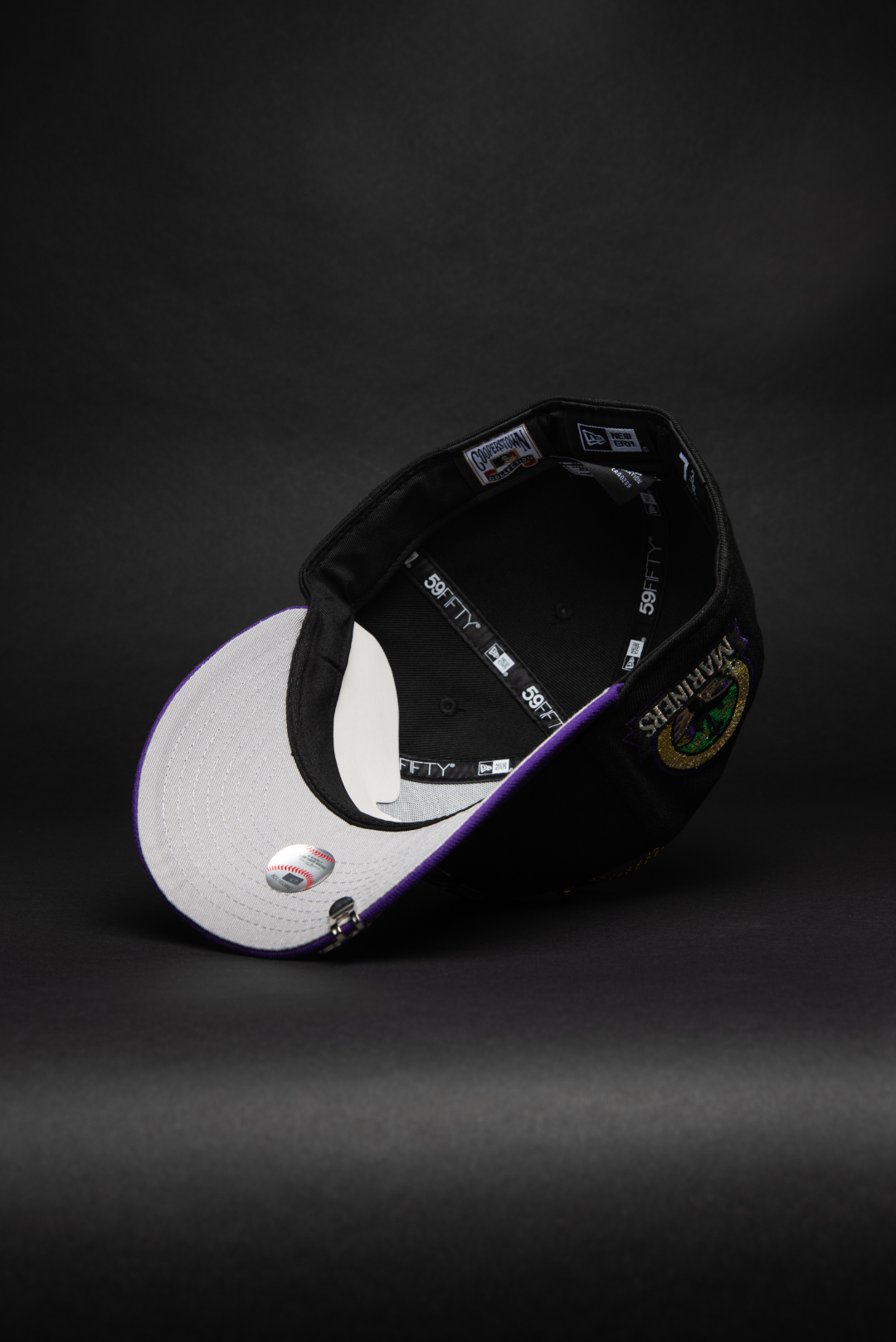 NEW ERA EXCLUSIVE 59FIFTY BLACK/PURPLE SEATTLE MARINERS W/ ANNIVERSARY SIDE PATCH