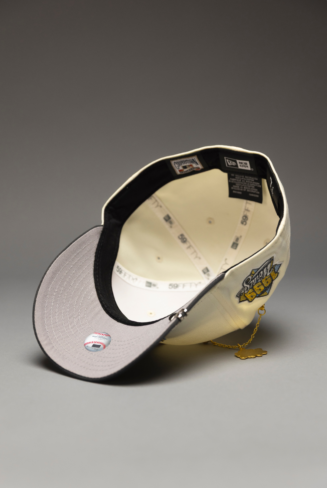 NEW ERA EXCLUSIVE 59FIFTY CHROME/GREY ATLANTA BRAVES W/ 1999 WORLD SERIES SIDE PATCH