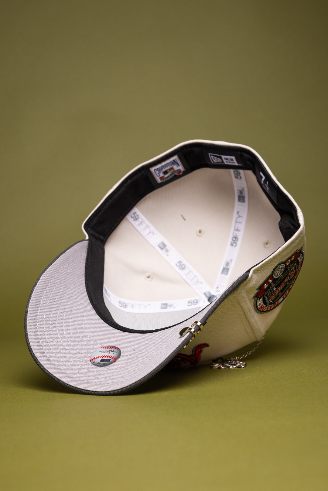 NEW ERA EXCLUSIVE 59FIFTY SMOKE GREY ATLANTA BRAVES W/ 2017 INAUGURAL SEASON SIDE PATCH
