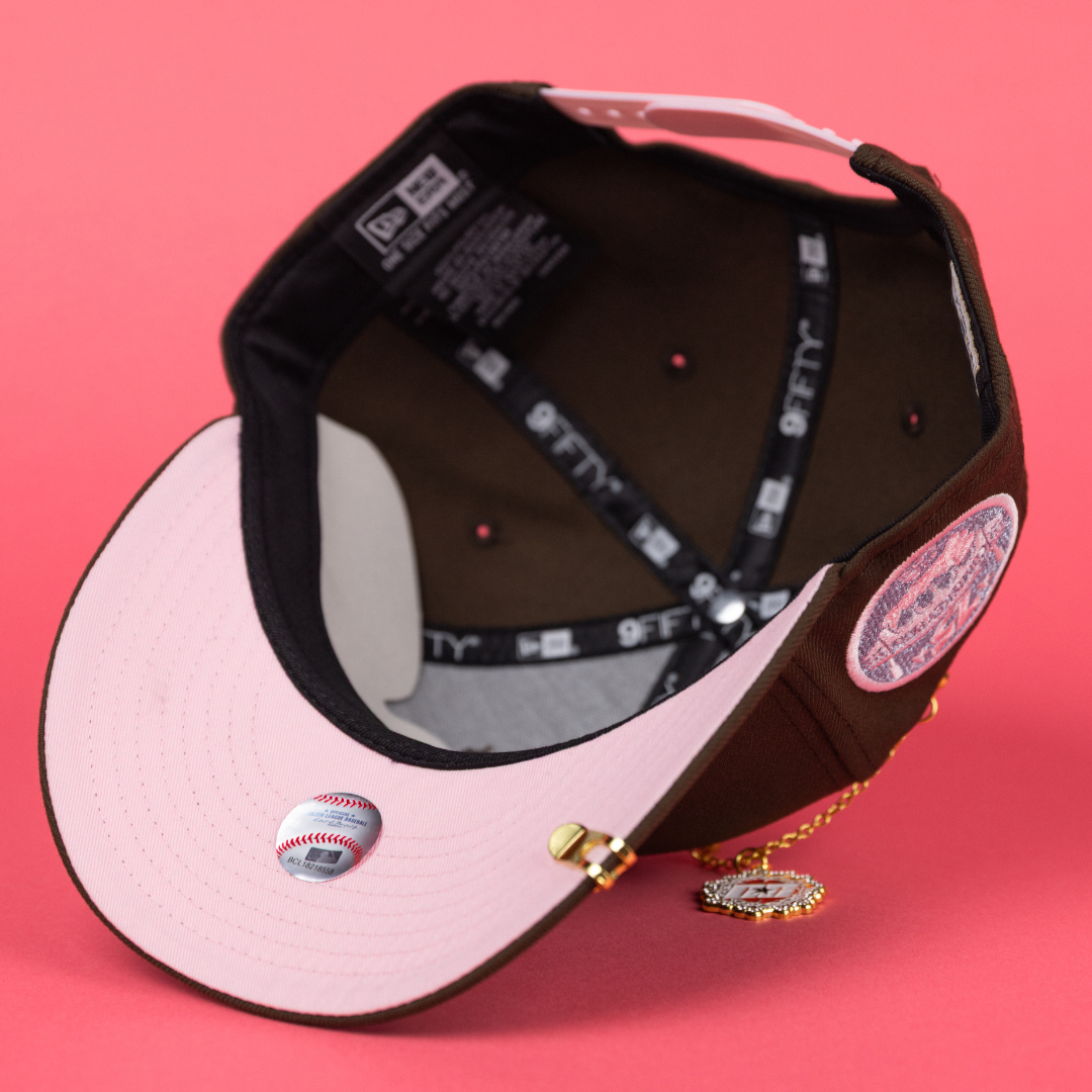NEW ERA EXCLUSIVE 9FIFTY BROWN CHICAGO WHITE SOX SNAPBACK W/ COMISKEY PARK SIDE PATCH