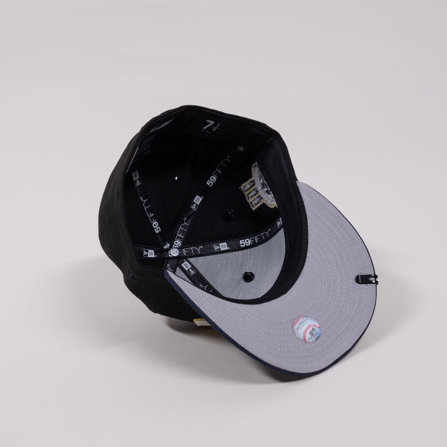 NEW ERA EXCLUSIVE 59FIFTY BLACK/ NAVY CLEVELAND INDIANS SCRIPT W/ "JACOBS FIELD" SIDE PATCH
