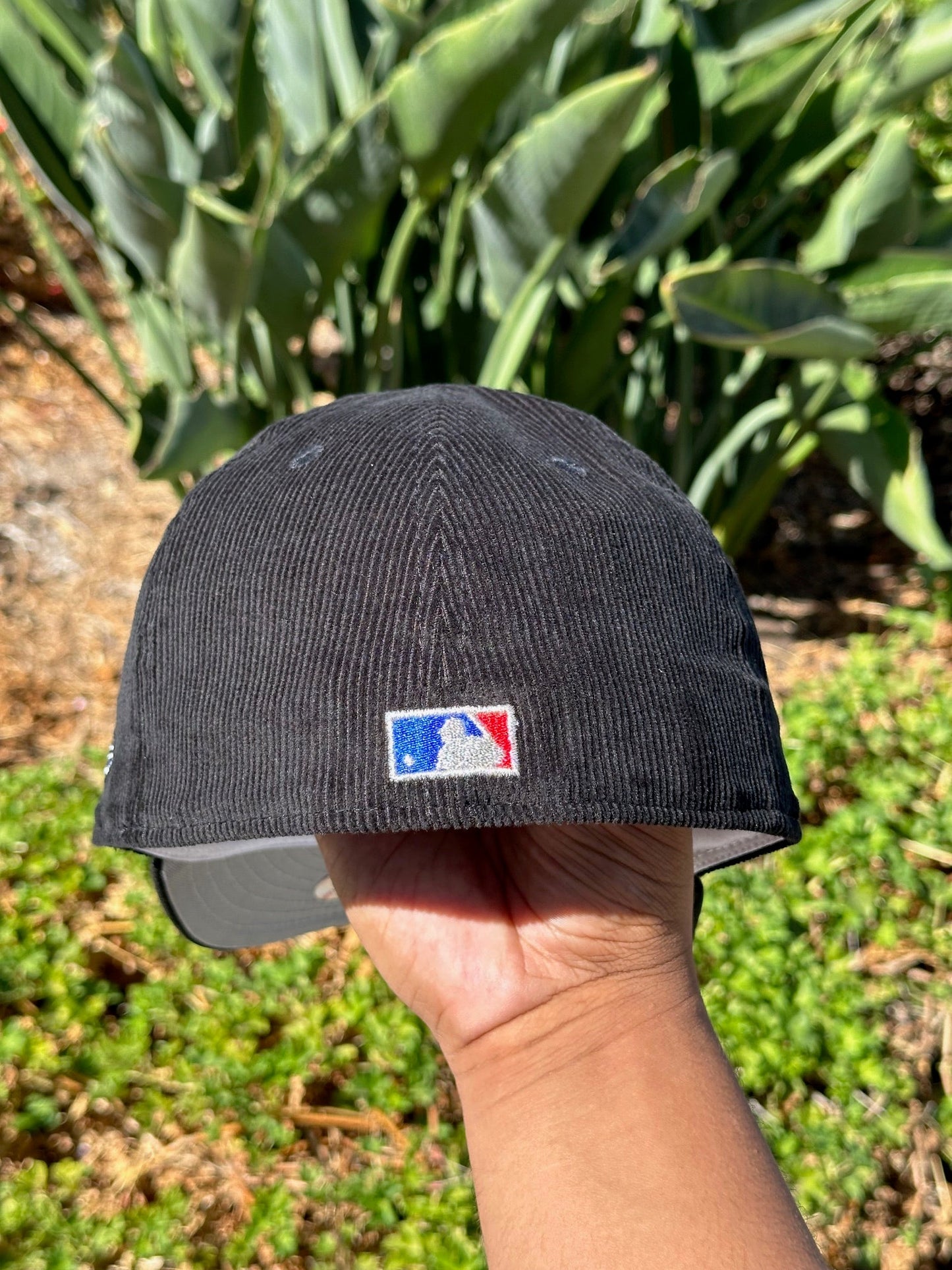 NEW ERA EXCLUSIVE 59FIFTY CORDUROY/BLACK SEATTLE MARINERS W/ 40TH ANNIVERSARY SIDE PATCH