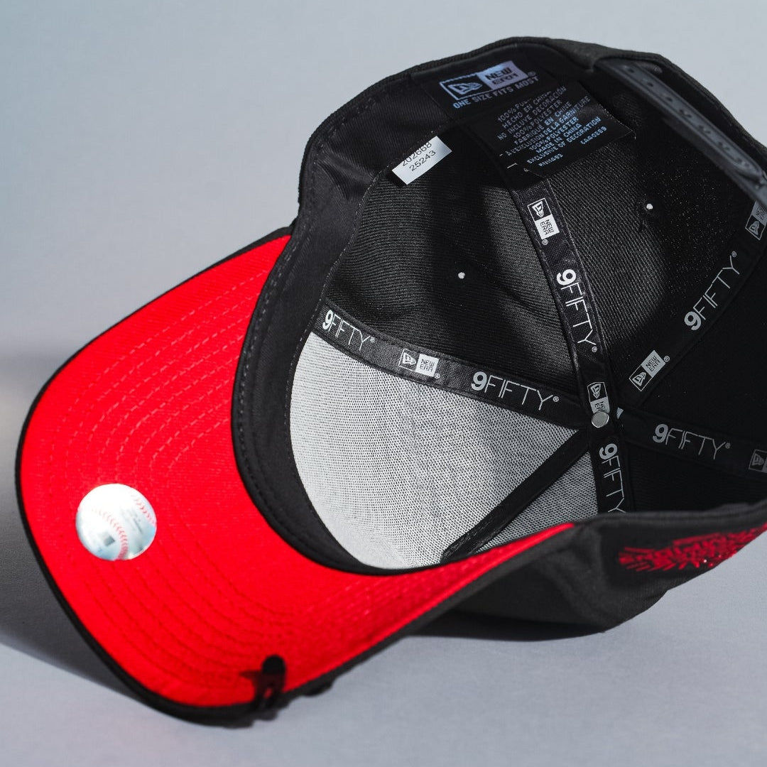 NEW ERA 9FIFTY A-FRAME BLACK CHICAGO WHITE SOX SNAPBACK W/ OUTLINE + WORLD SERIES CHAMPIONS SIDE PATCH