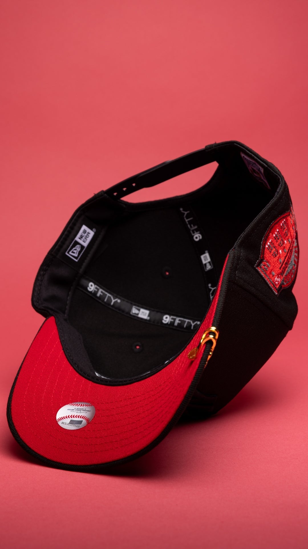 NEW ERA 9FIFTY A-FRAME BLACKED OUT NEW YORK YANKEES SNAPBACK W/ YANKEE STADIUM SIDE PATCH