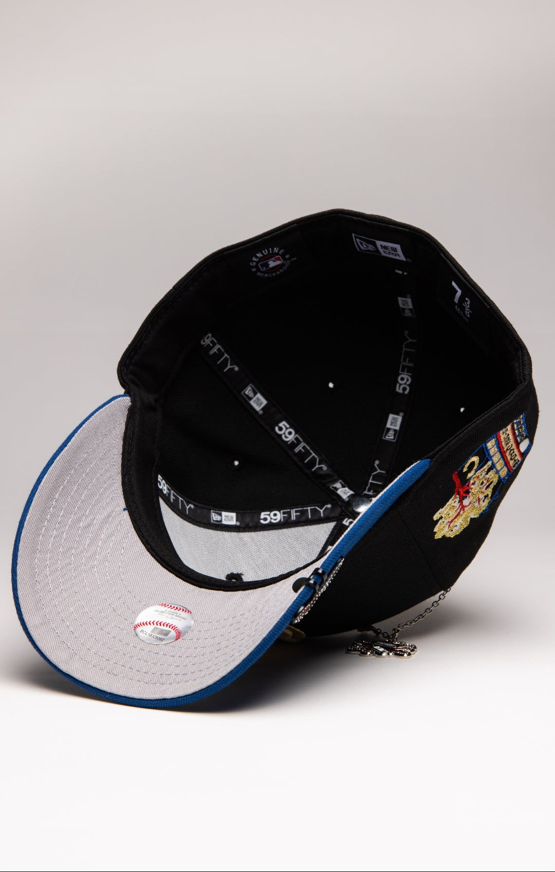 NEW ERA EXCLUSIVE 59FIFTY BLACK/NAVY CHICAGO CUBS W/ TOKYO SERIES SIDE PATCH
