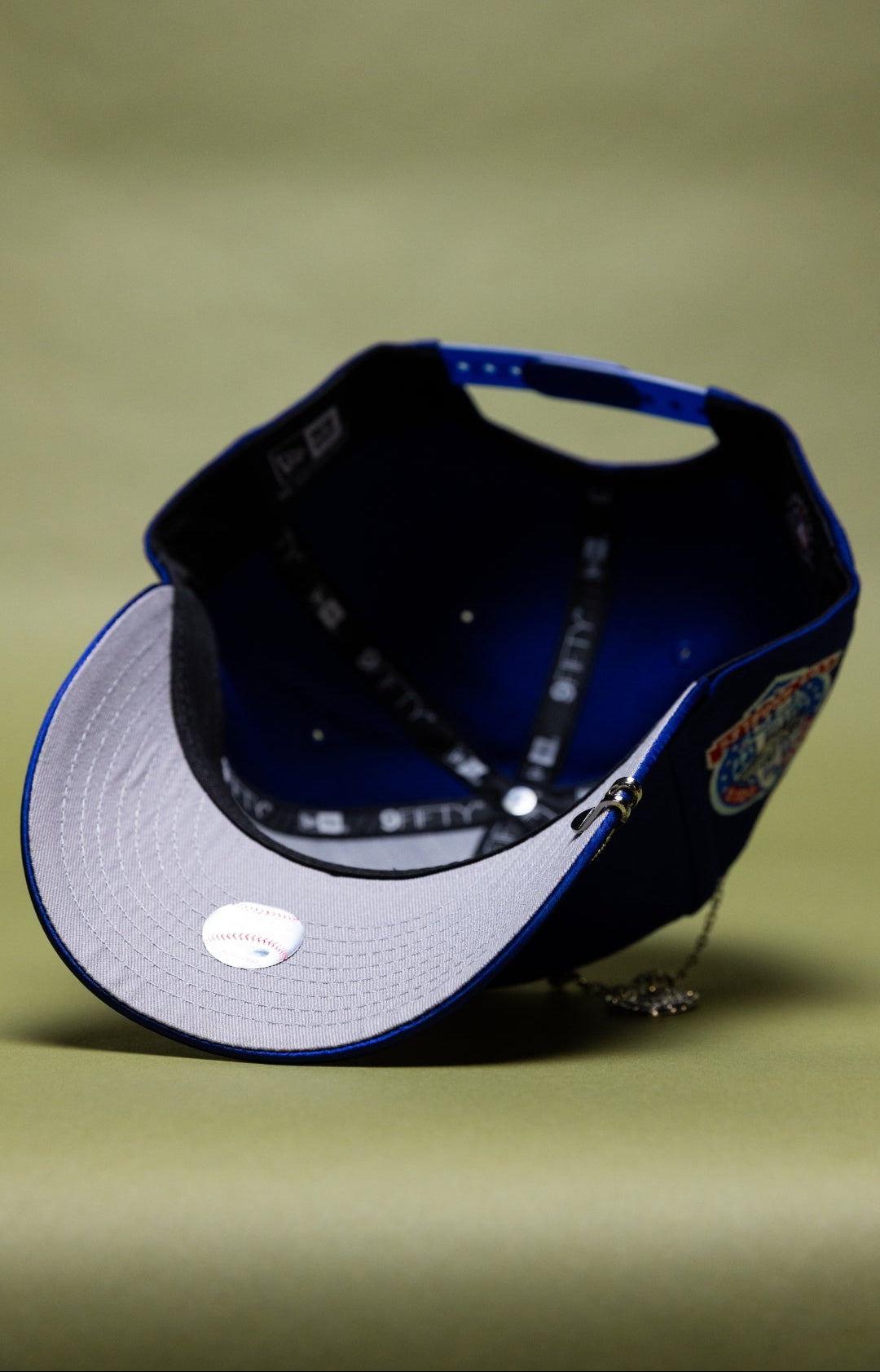 NEW ERA EXCLUSIVE 9FIFTY BLUE/SATIN UPSIDE DOWN LOS ANGELES DODGERS SNAPBACK W/ 60TH ANNIVERSARY SIDE PATCH