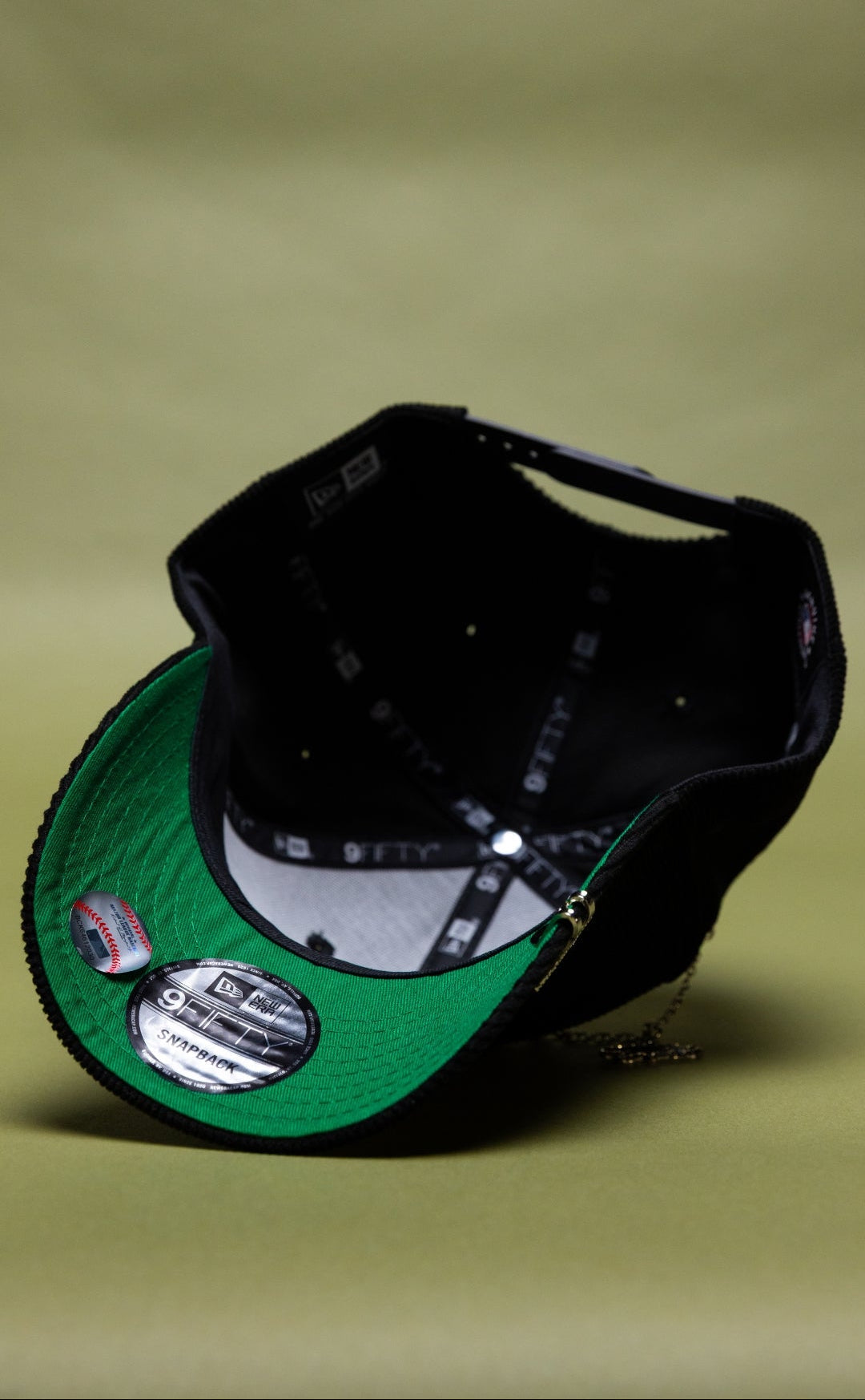 NEW ERA EXCLUSIVE 9FIFTY CORDUROY UPSIDE DOWN LOS ANGELES DODGERS SNAPBACK