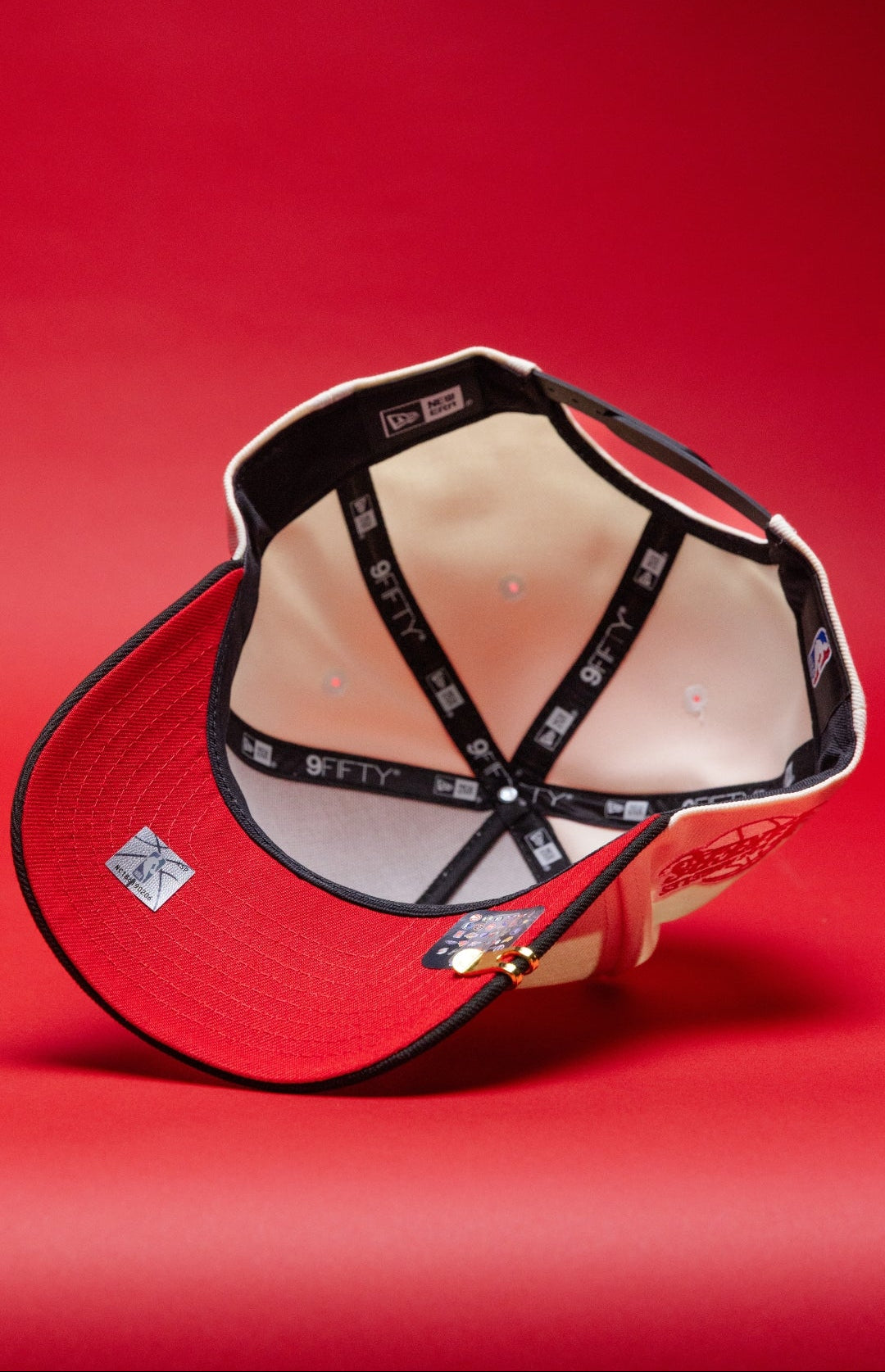 NEW ERA 9FIFTY A-FRAME CHROME/BLACK LOS ANGELES LAKERS SNAPBACK W/ LAKERS LOGO SIDE PATCH