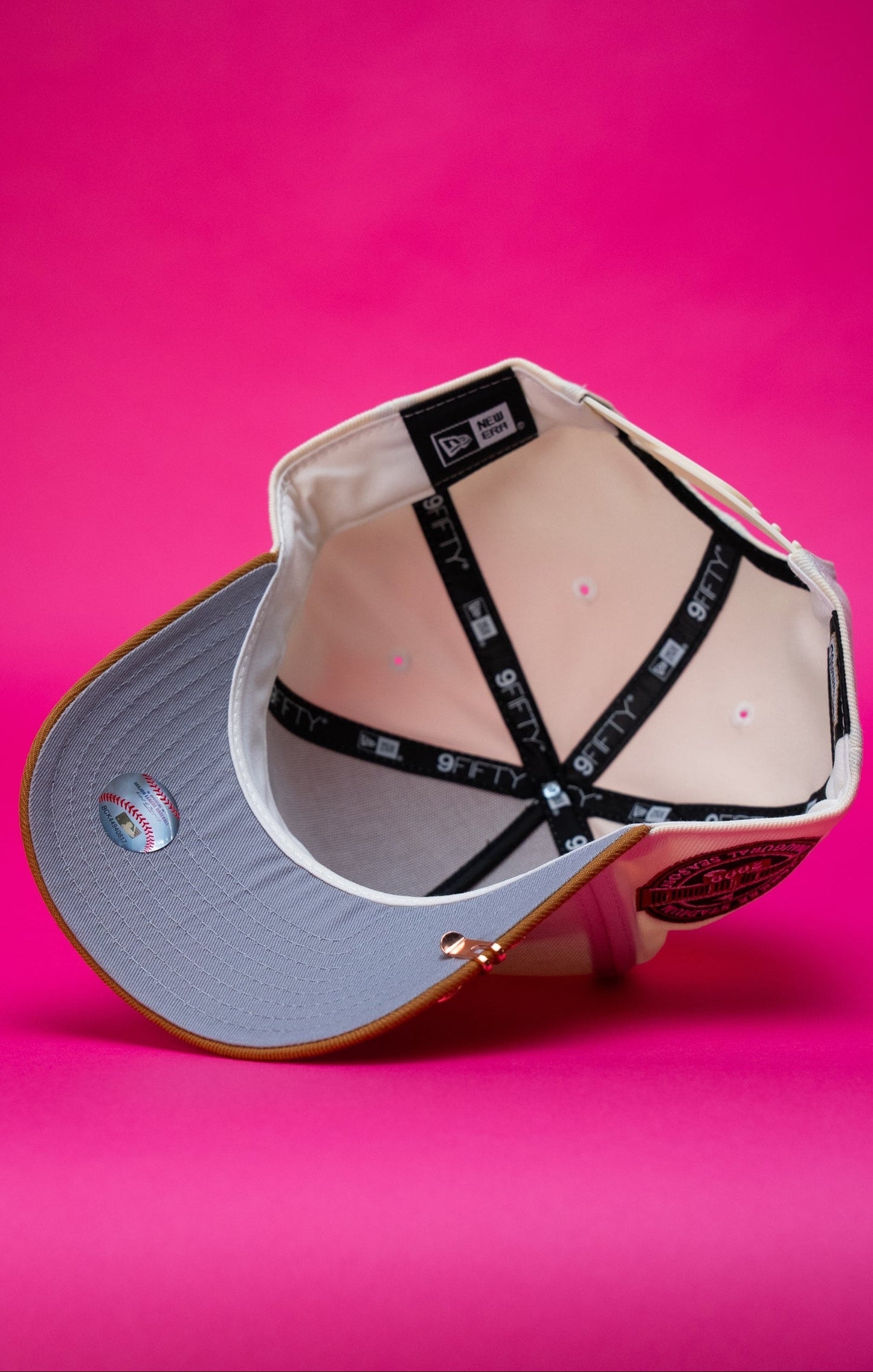 NEW ERA 9FIFTY A-FRAME CHROME/KHAKI NEW YORK YANKEES SNAPBACK W/ 2009 INAUGURAL SIDE PATCH