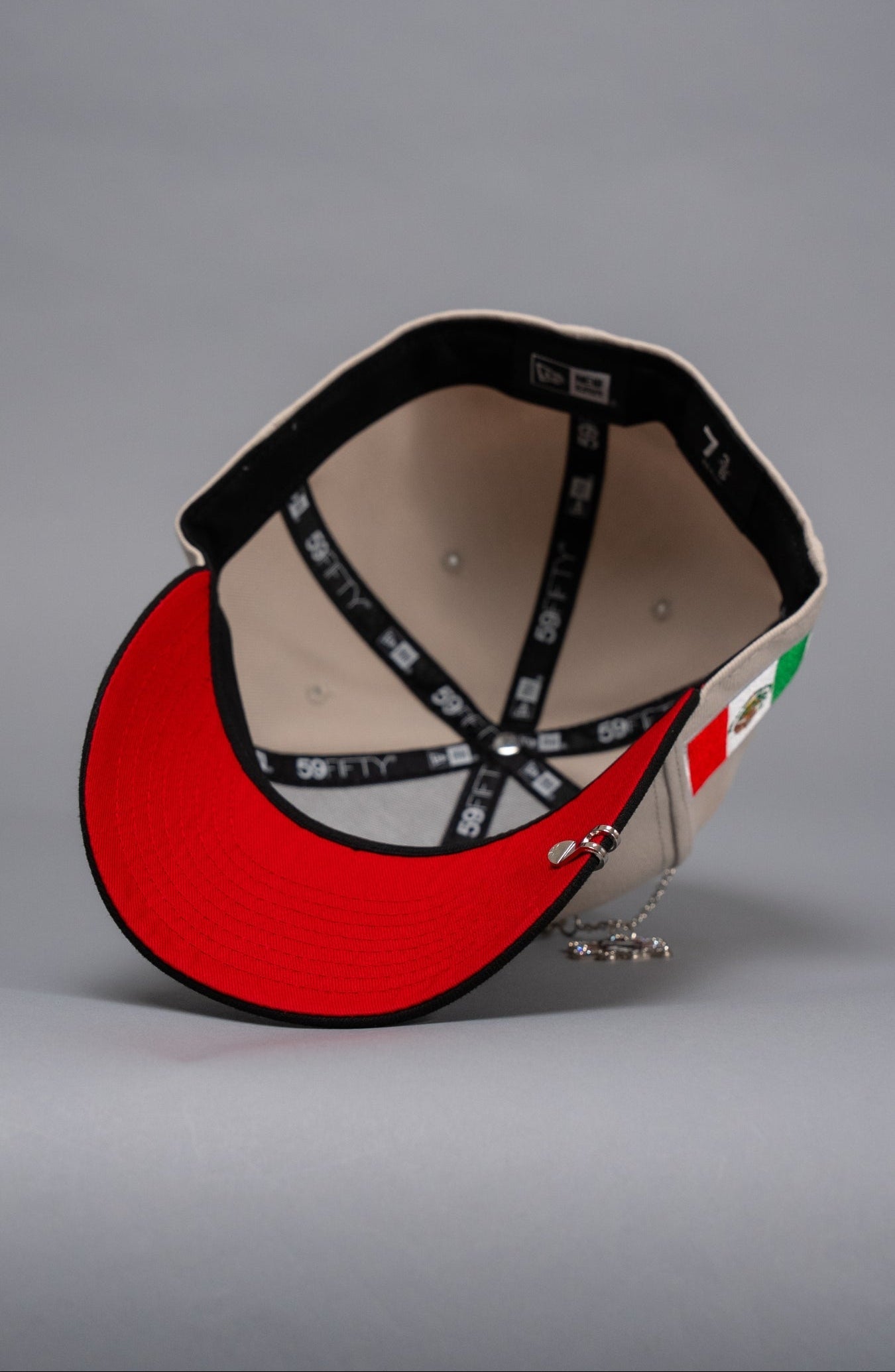 NEW ERA EXCLUSIVE 59FIFTY LIGHT GREY/BLACK MEXICO 2025 WORLD BASEBALL CLASSIC W/ MEXICO FLAG SIDE PATCH