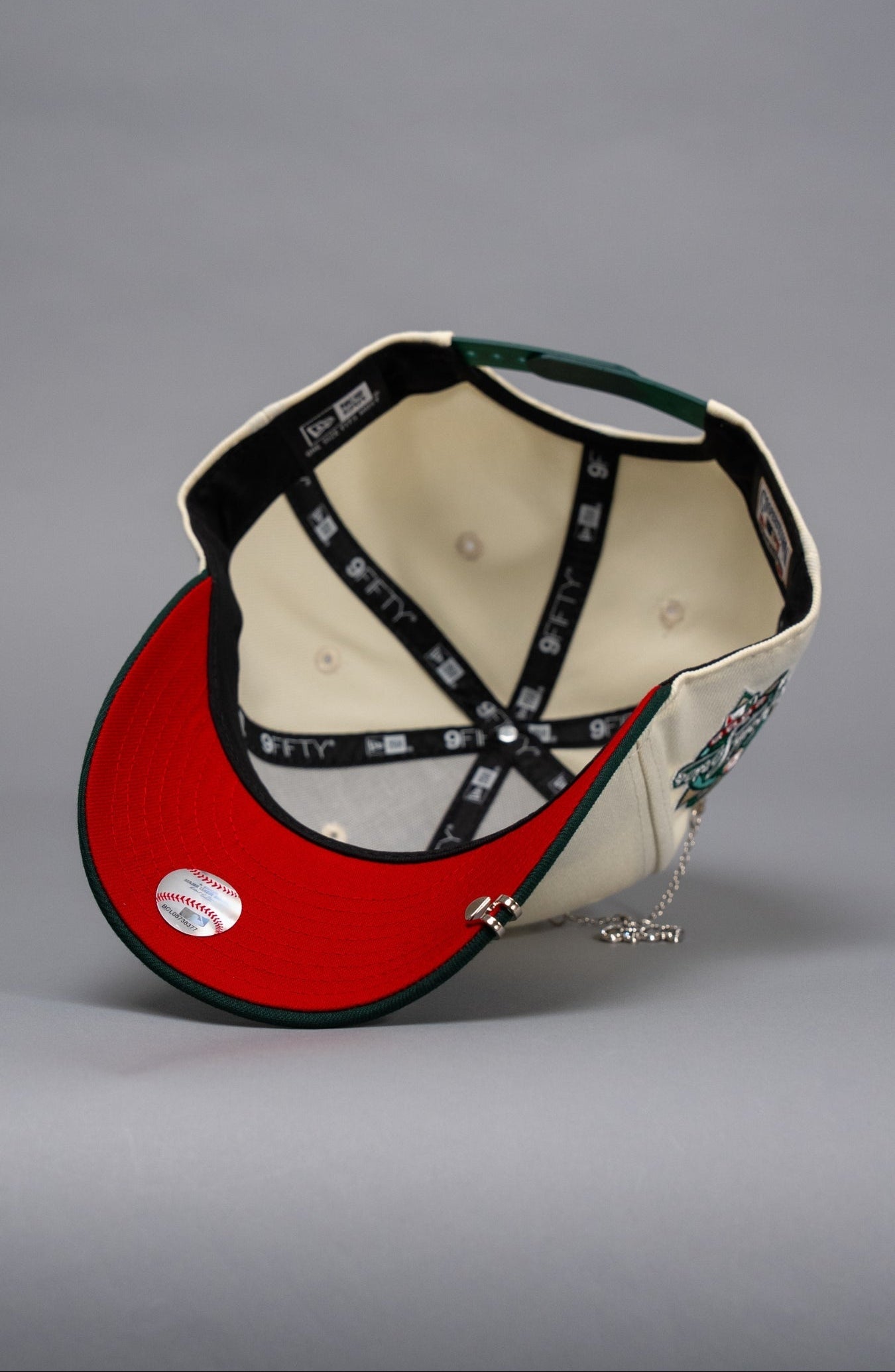 NEW ERA EXCLUSIVE 9FIFTY CHROME/FOREST GREEN NEW YORK YANKEES SNAPBACK W/ WORLD SERIES SIDE PATCH