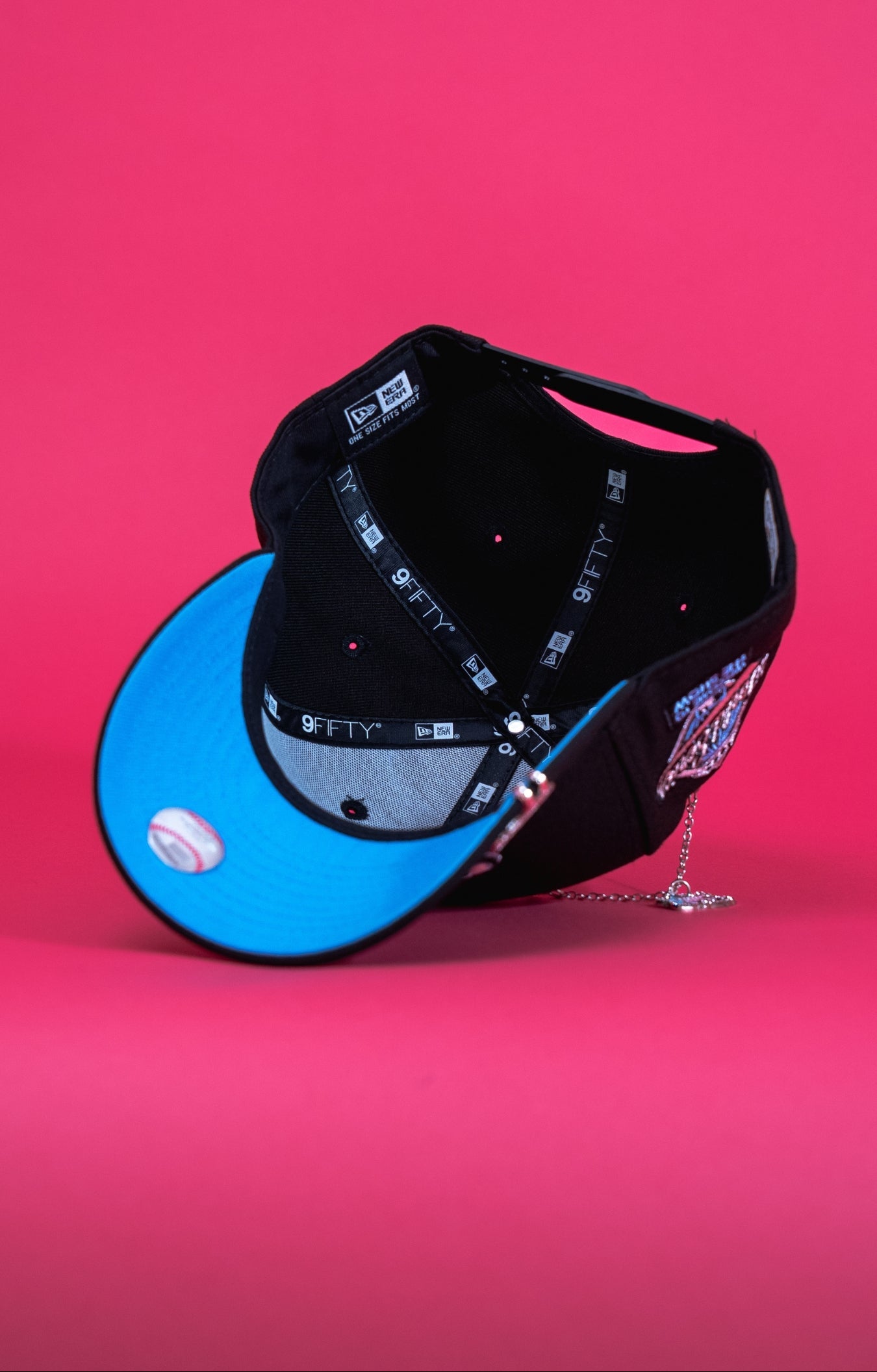 NEW ERA EXCLUSIVE 9FIFTY BLACK ATLANTA BRAVES SNAPBACK W/ 1995 WORLD SERIES SIDE PATCH