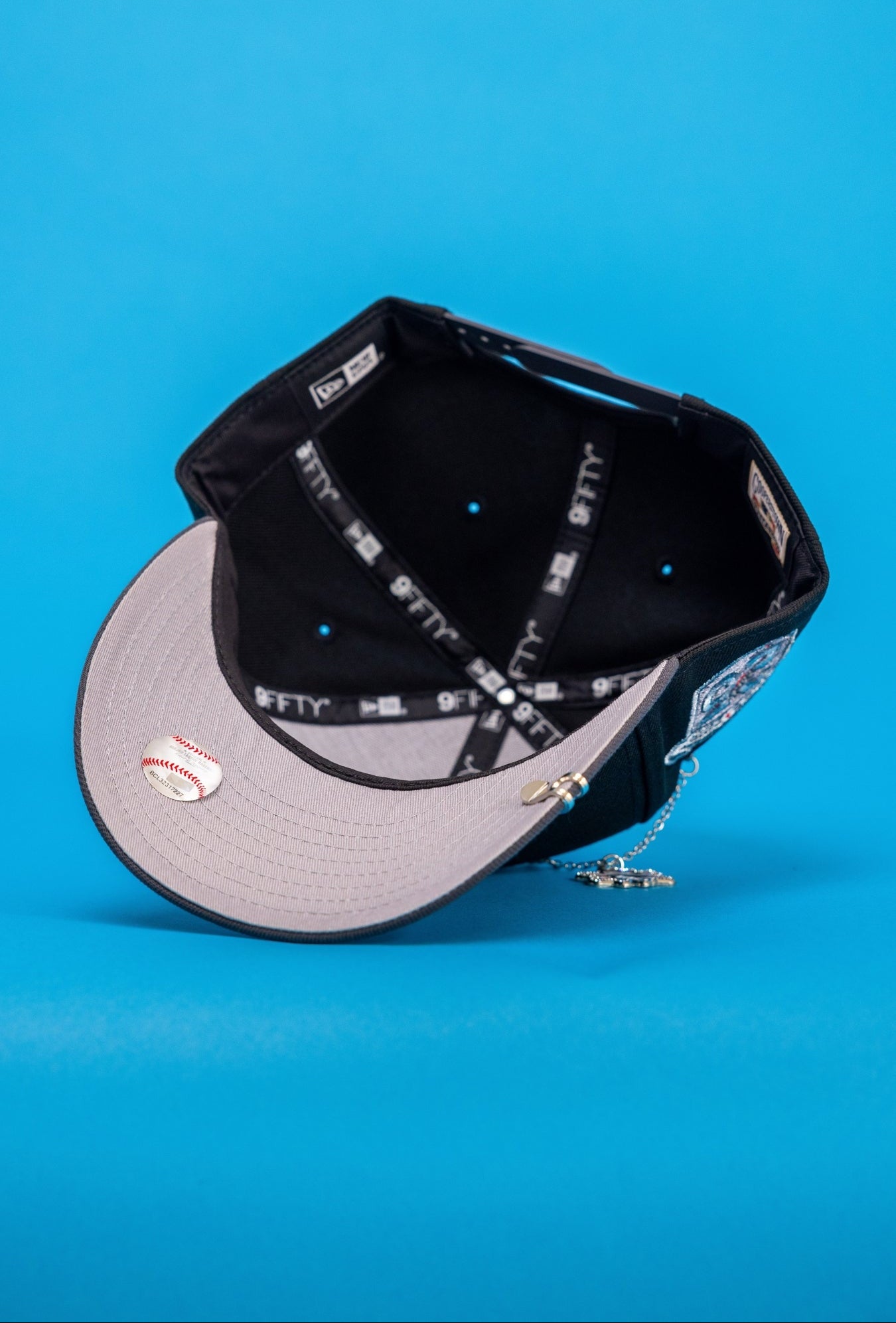 NEW ERA EXCLUSIVE 9FIFTY BLACK/GREY MIAMI MARLINS SNAPBACK W/ 25TH ANNIVERSARY SIDE PATCH