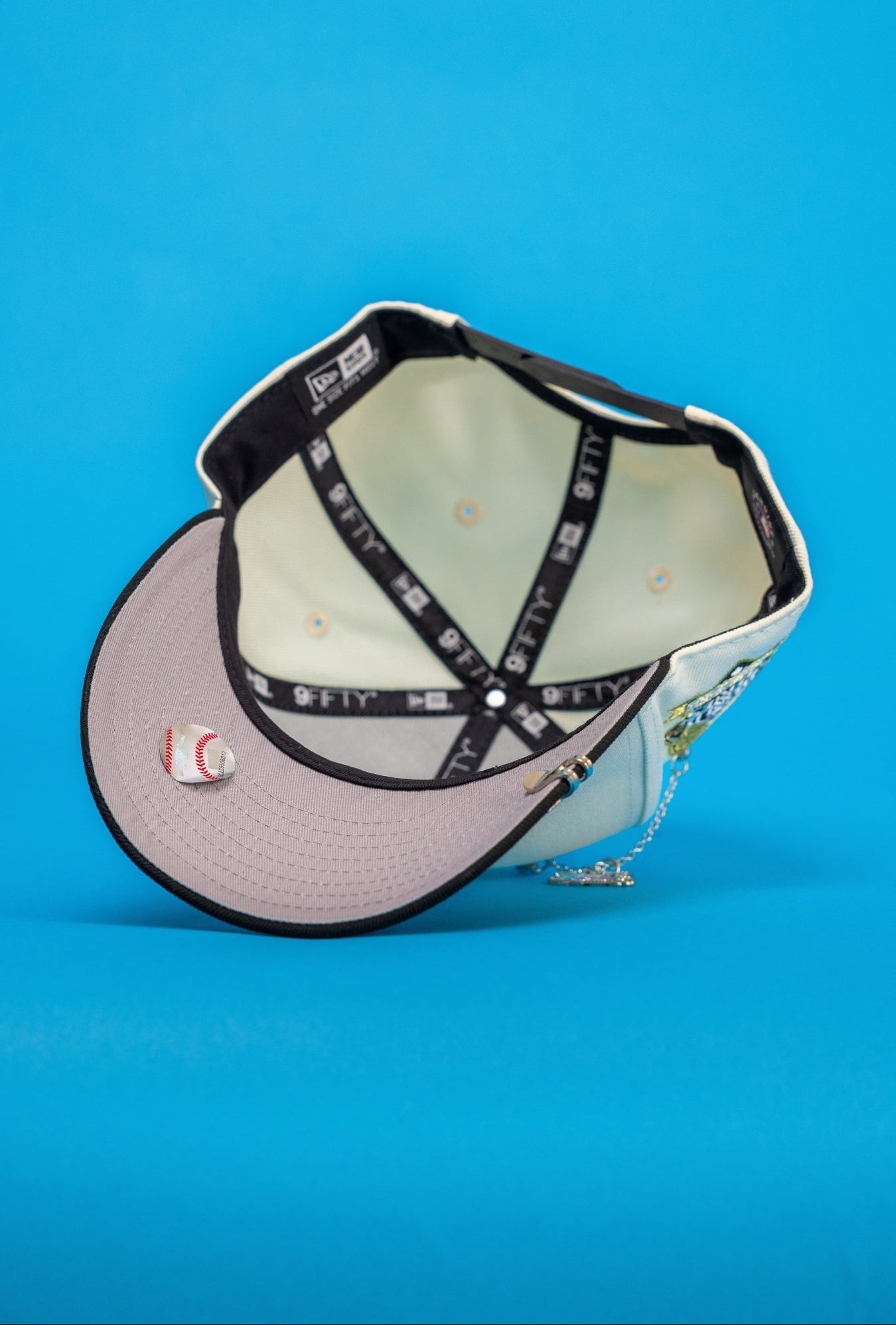 NEW ERA EXCLUSIVE 9FIFTY CHROME/BLACK LOS ANGELES DODGERS SNAPBACK W/ WORLD SERIES CHAMPIONS SIDE PATCH