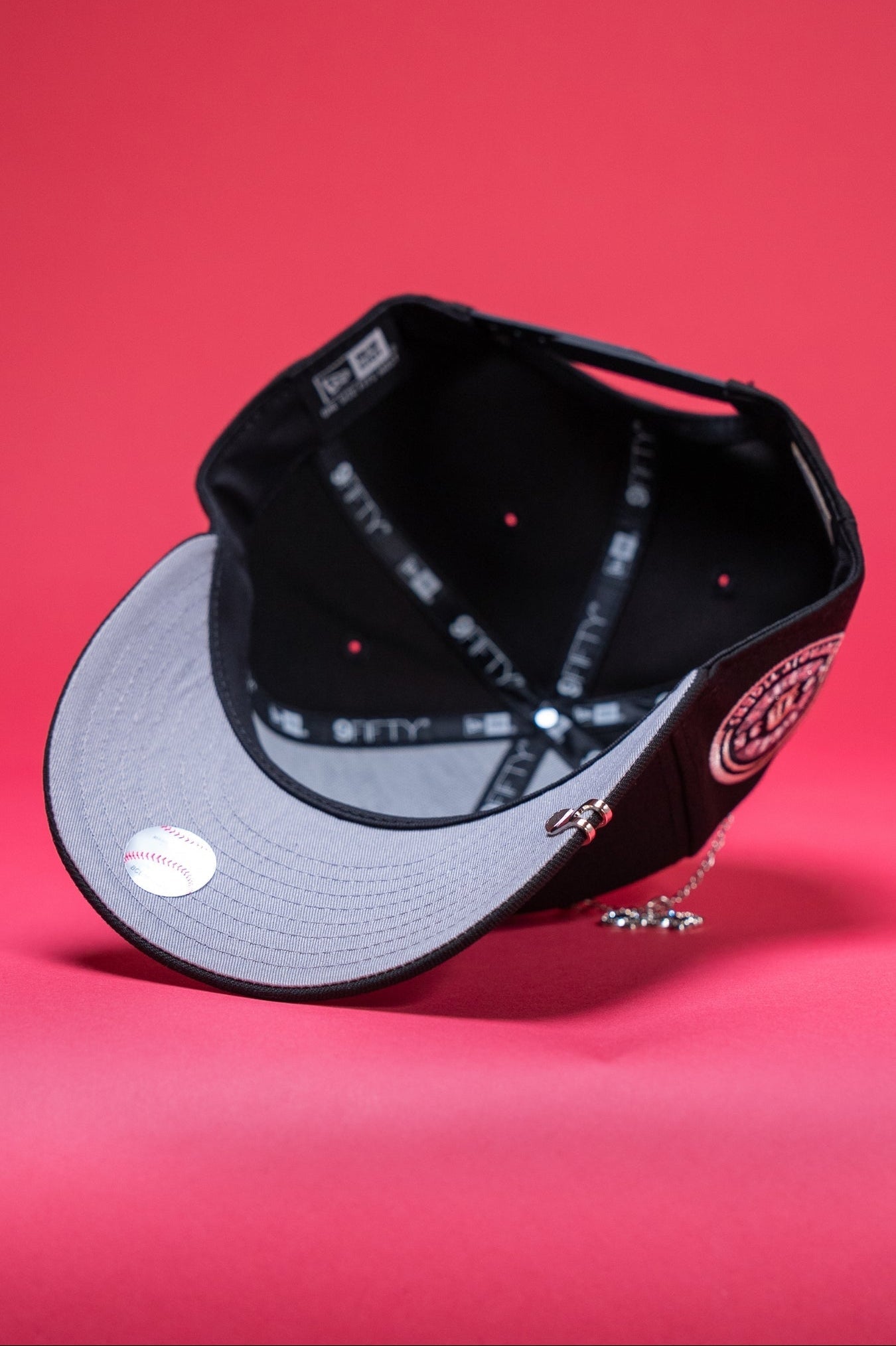 NEW ERA EXCLUSIVE 9FIFTY BLACK DETROIT TIGERS SNAPBACK W/ 1935 WORLD SERIES SIDE PATCH