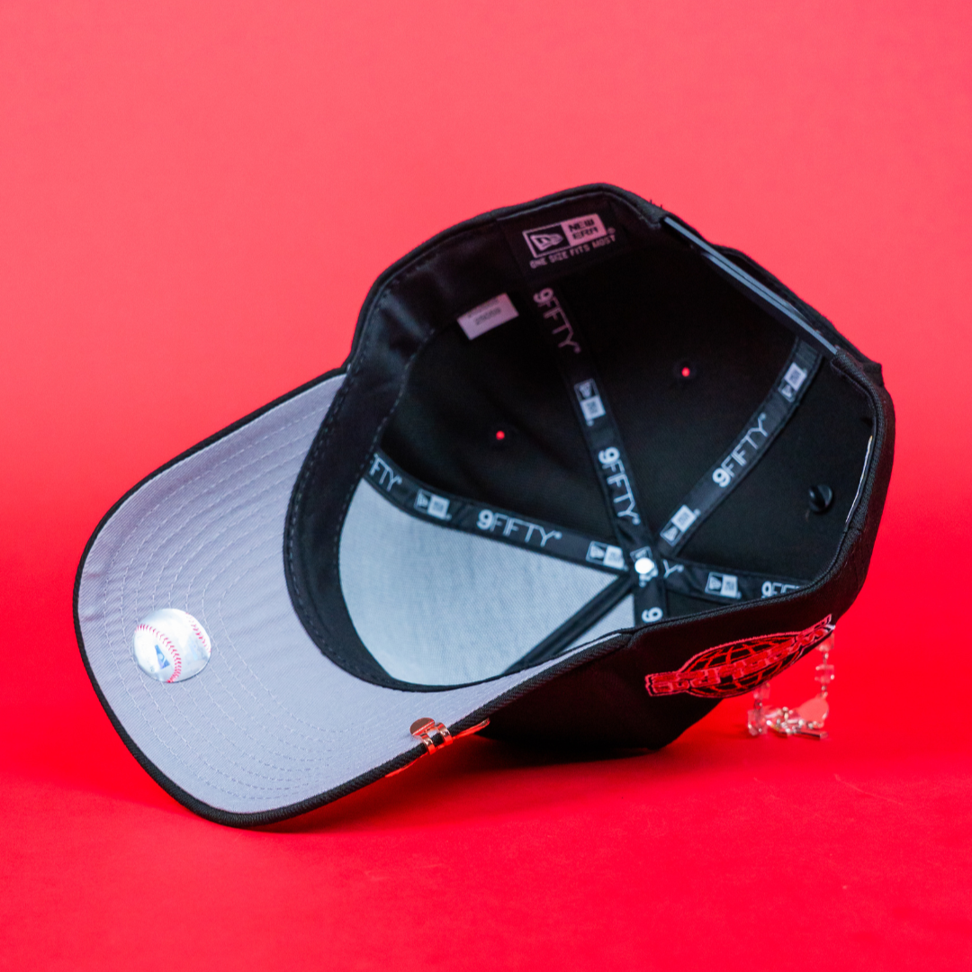 NEW ERA 9FIFTY A-FRAME BLACK CHICAGO WHITE SOX SNAPBACK W/ 2005 WORLD SERIES SIDE PATCH