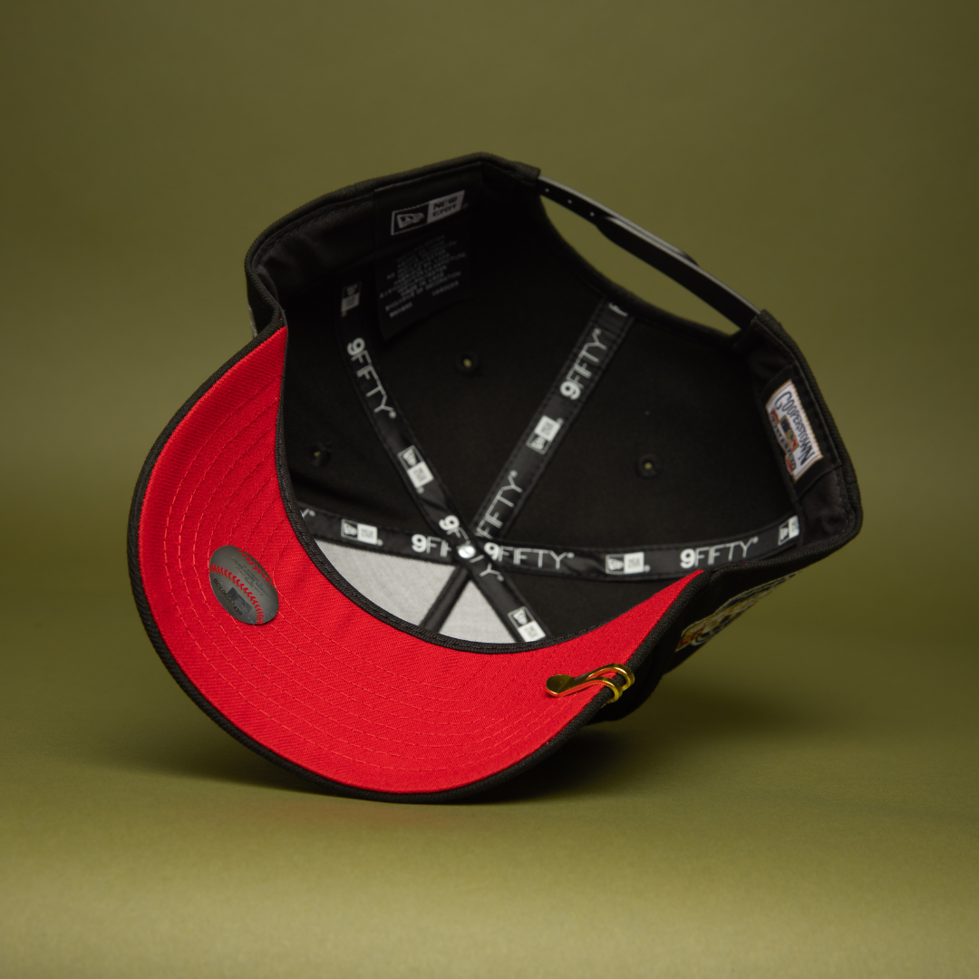 NEW ERA 9FIFTY A-FRAME BLACK CHIACGO WHITE SOX SNAPBACK W/ 2005 WORLD SERIES SIDE PATCH