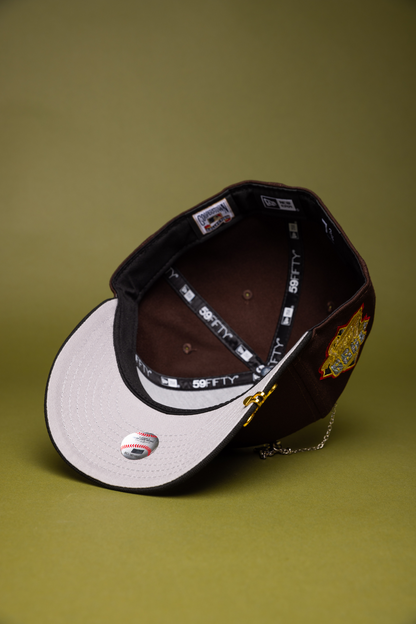 NEW ERA EXCLUSIVE 59FIFTY BROWN/BLACK ATLANTA BRAVES W/ 1999 WORLD SERIES SIDE PATCH