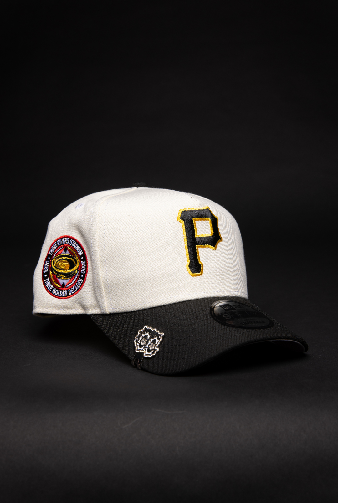 NEW ERA 9FIFTY A-FRAME CHROME/ BLACK PITTSBURGH PIRATES SNAPBACK W/ THREE RIVERS STADUM SIDE PATCH