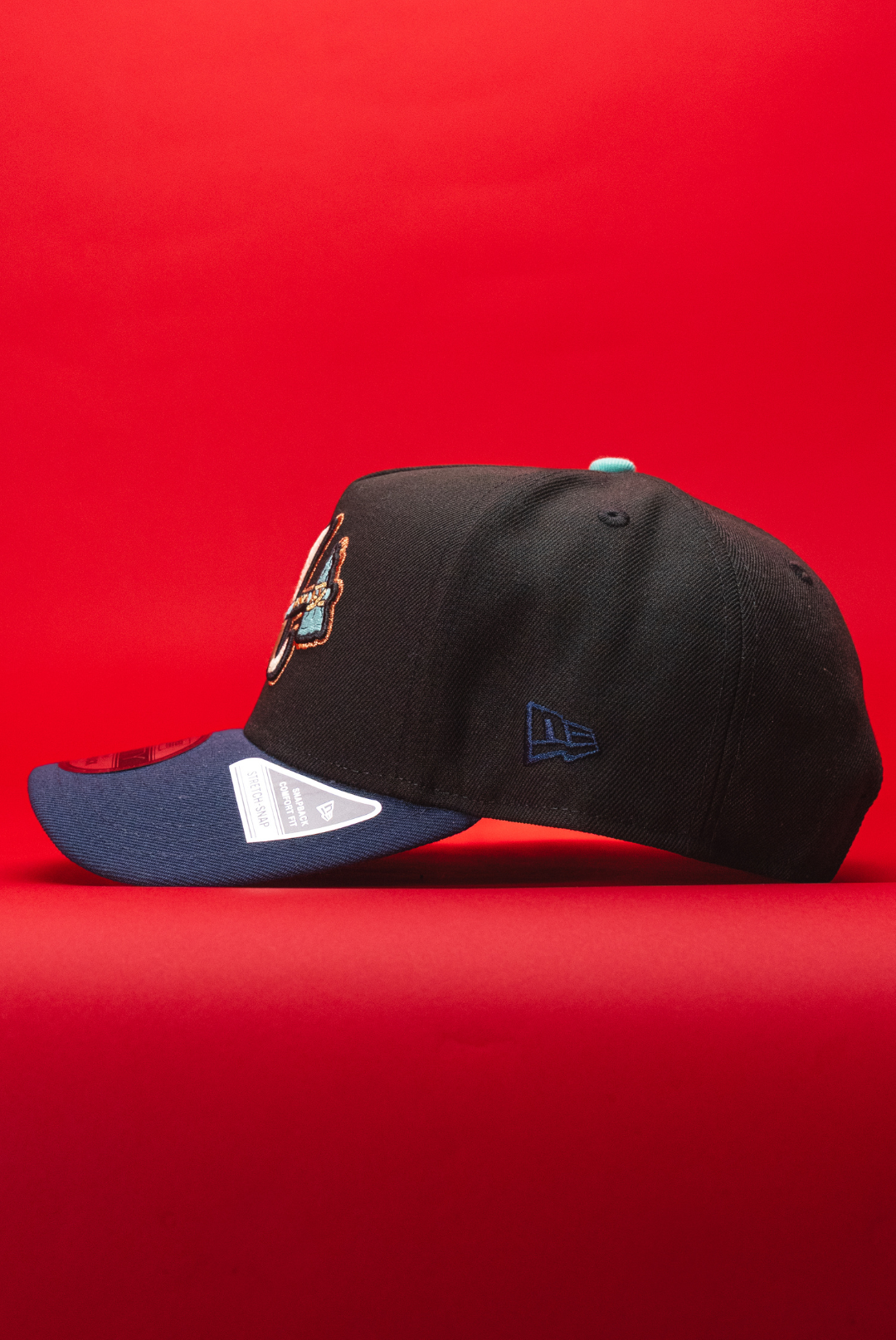 NEW ERA 9FIFTY A-FRAME BLACK/NAVY ATLANTA BRAVES SNAPBACK W/ 2000 ALL STAR GAME SIDE PATCH