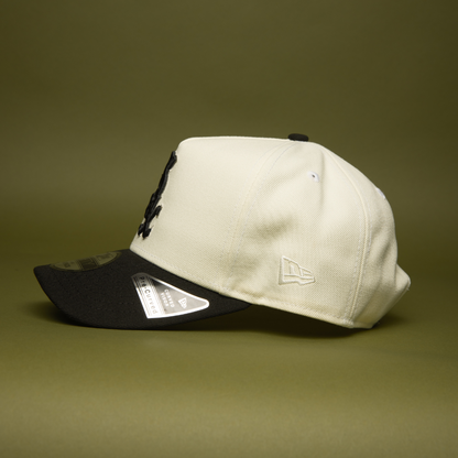 NEW ERA 9FIFTY A-FRAME CHROME/BLACK CHICAGO WHITE SOX SNAPBACK W/ COMISKEY PARK SIDE PATCH