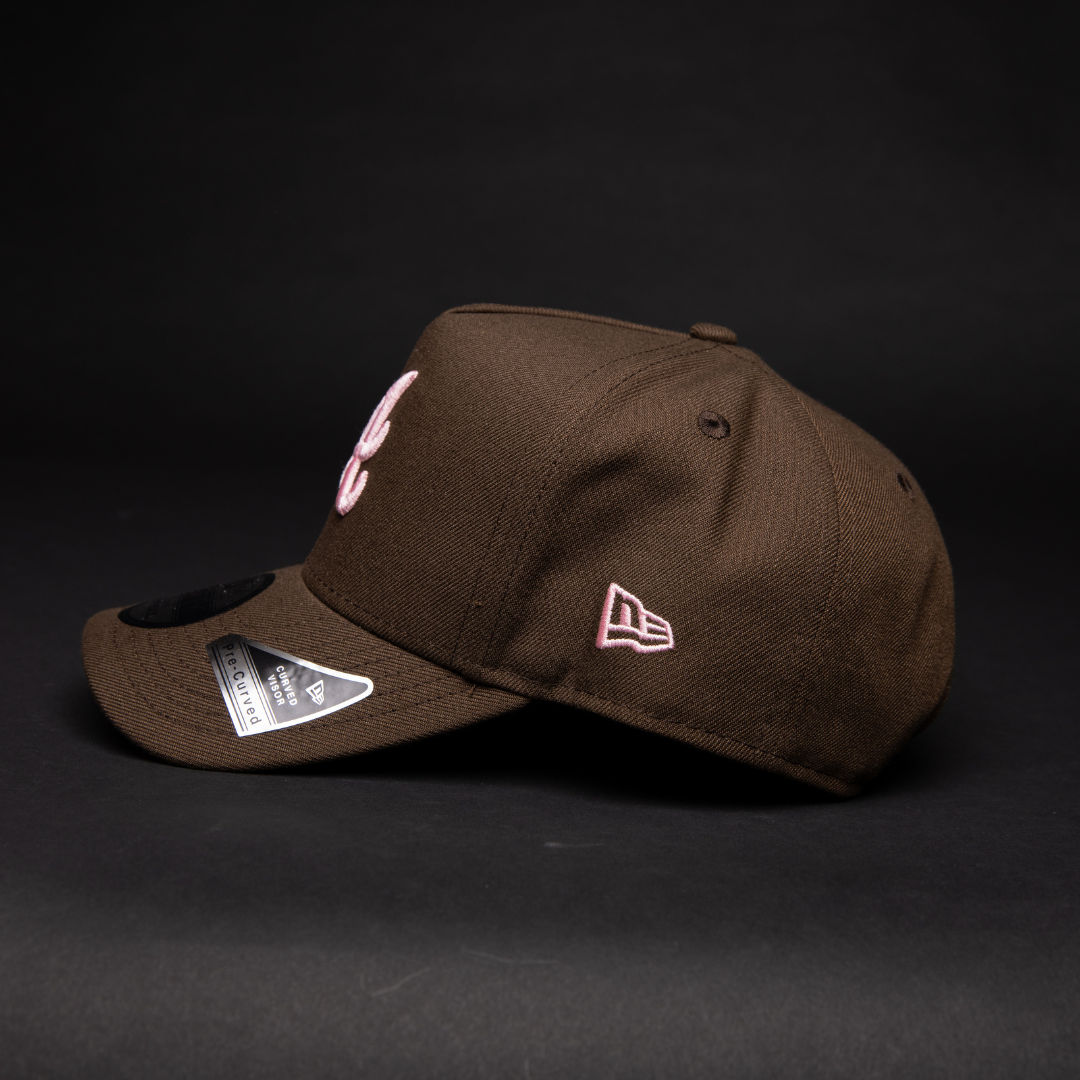 NEW ERA 9FIFTY A-FRAME BROWN ATLANTA BRAVES SNAPBACK W/ 1999 WORLD SERIES SIDE PATCH