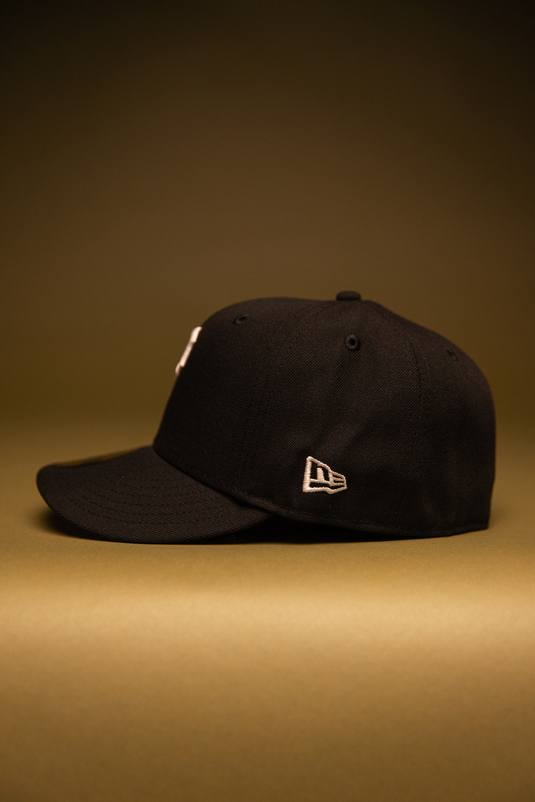 NEW ERA EXCLUSIVE 59FIFTY BLACK PITTSBURGH PIRATES W/ PNC PARK SIDE PATCH