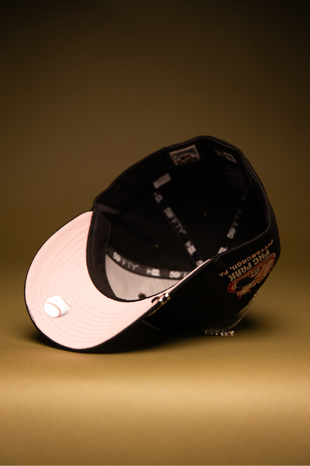 NEW ERA EXCLUSIVE 59FIFTY BLACK PITTSBURGH PIRATES W/ PNC PARK SIDE PATCH