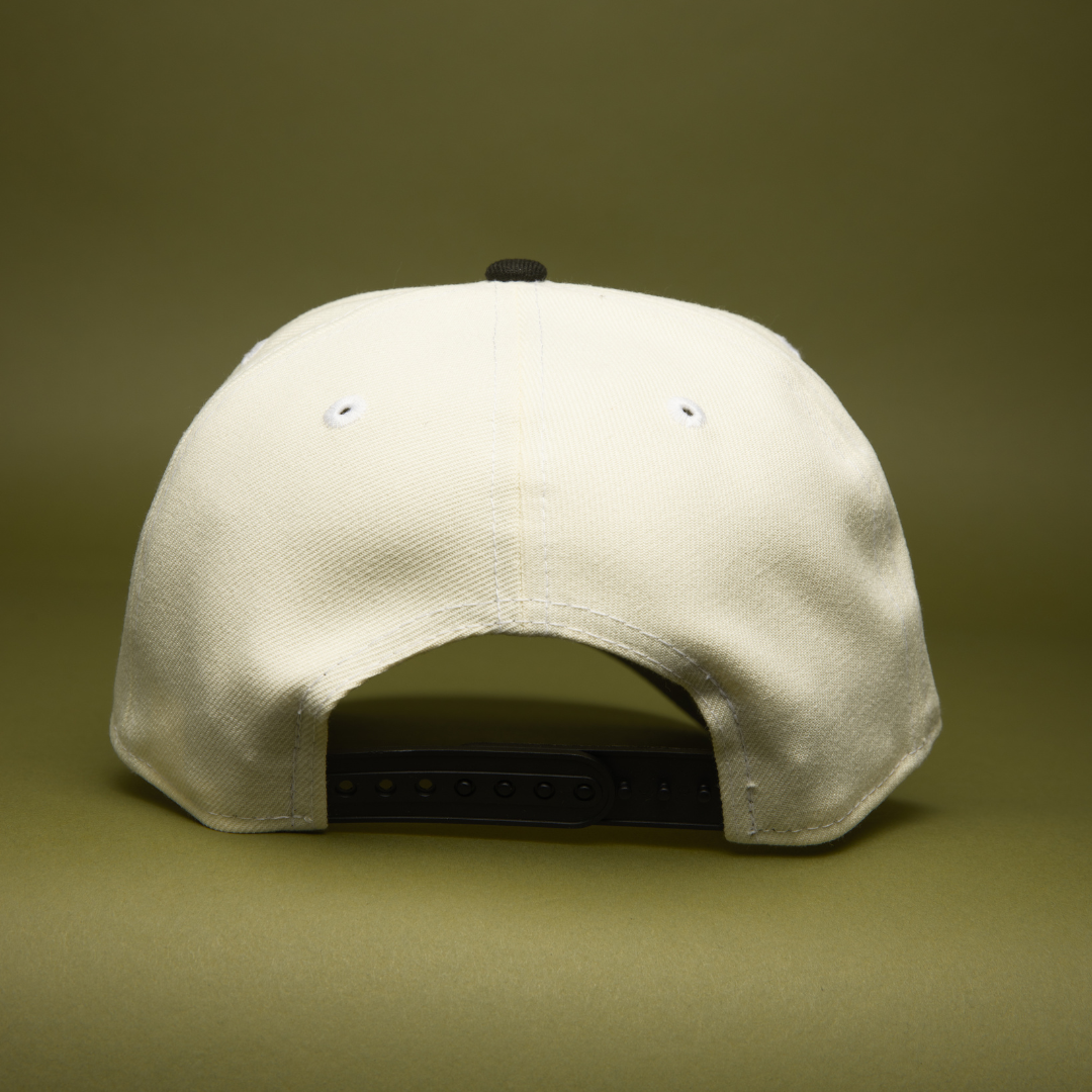 NEW ERA 9FIFTY A-FRAME CHROME/BLACK LAS VEGAS RAIDERS SNAPBACK W/ SUPER BOWL SIDE PATCH