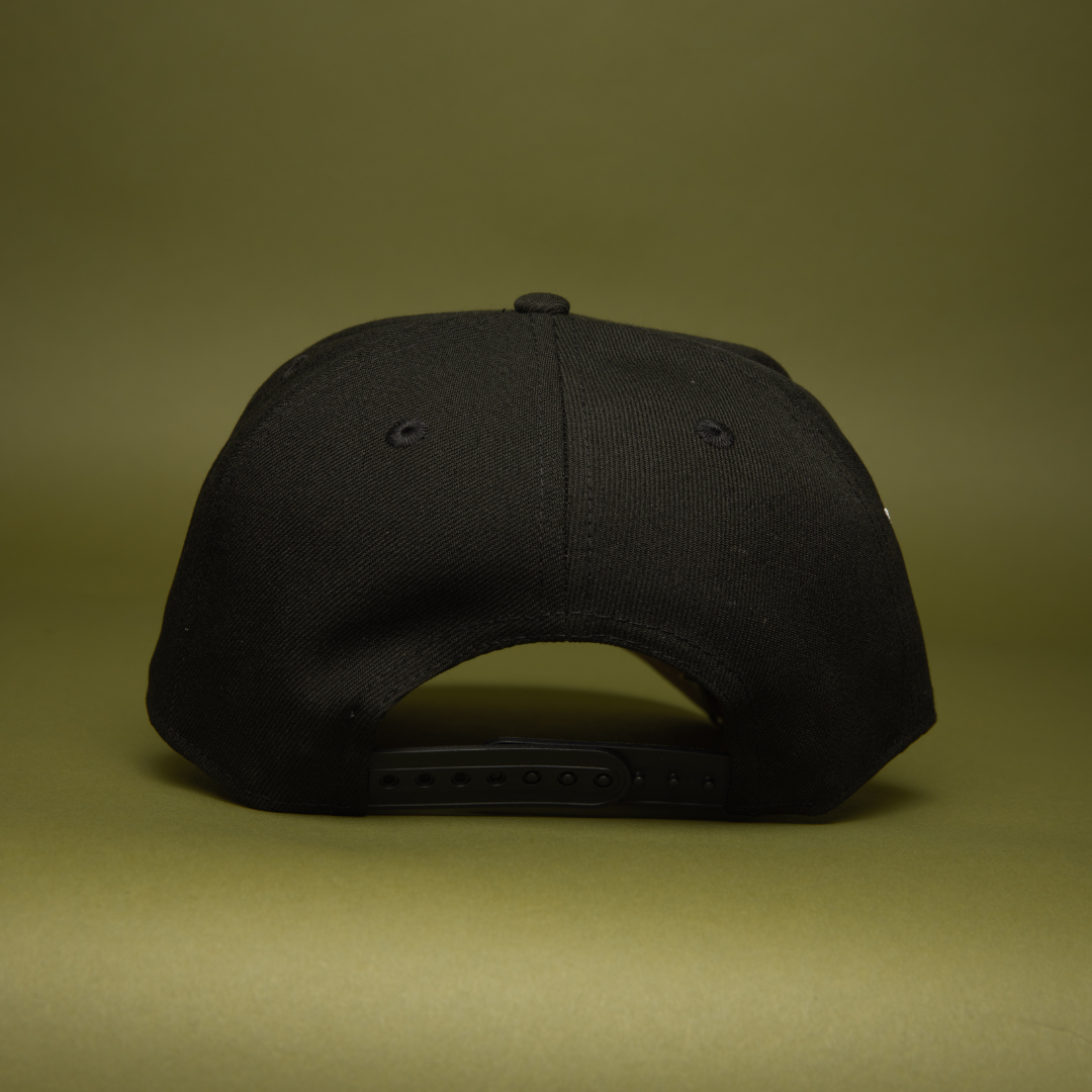 NEW ERA 9FIFTY A-FRAME BLACK LOS ANGELES LAKERS SNAPBACK W/ 17X CHAMPIONS SIDE PATCH