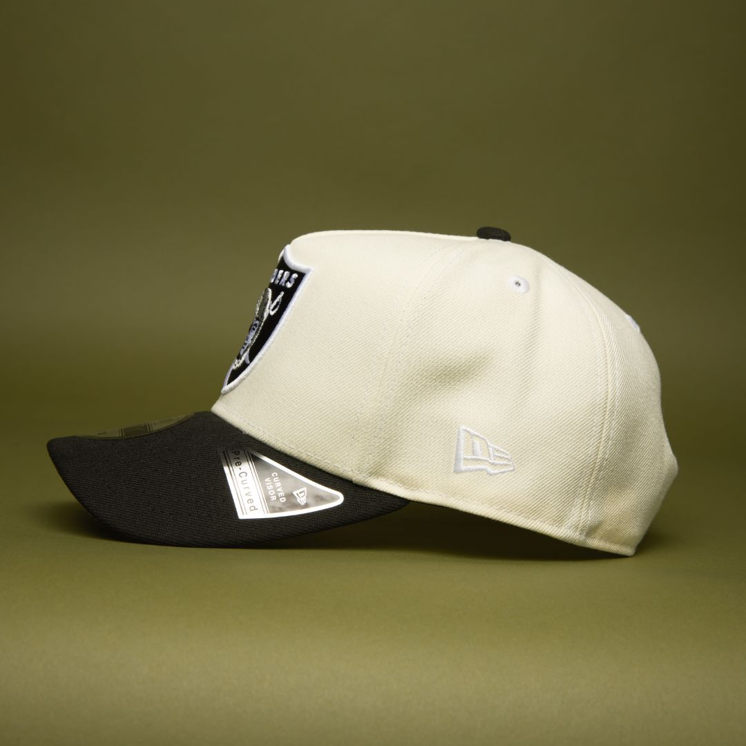 NEW ERA 9FIFTY A-FRAME CHROME/BLACK LAS VEGAS RAIDERS SNAPBACK W/ SUPER BOWL SIDE PATCH