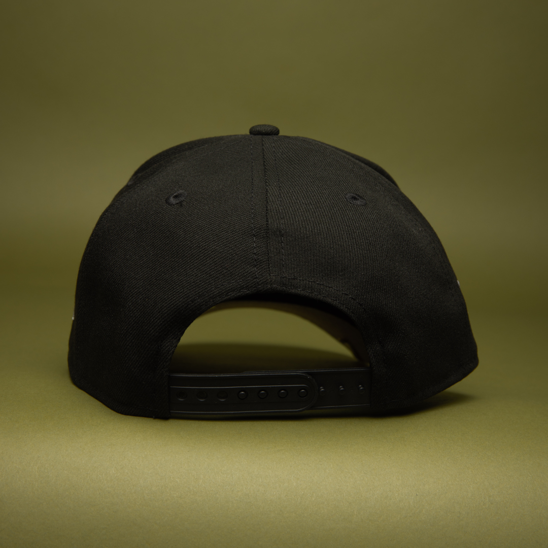 NEW ERA 9FIFTY A-FRAME BLACK CHIACGO WHITE SOX SNAPBACK W/ 2005 WORLD SERIES SIDE PATCH