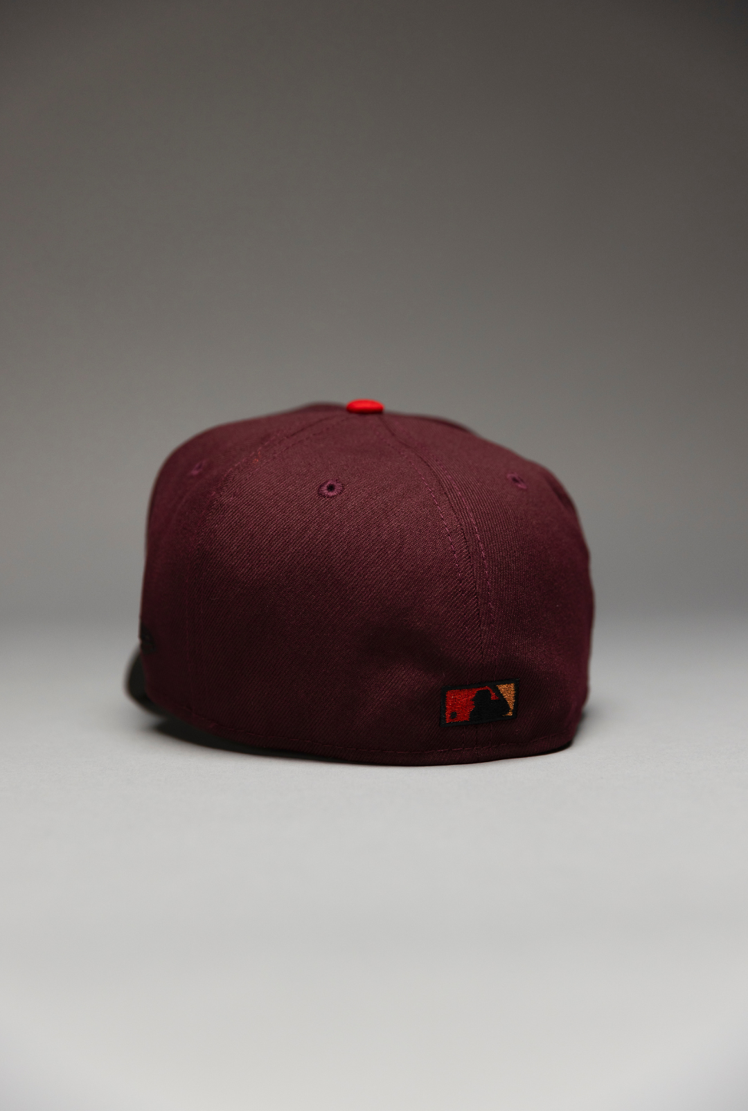 NEW ERA EXCLUSIVE 59FIFTY BURGUNDY//BLACK ATLANTA BRAVES W/ 1999 WORLD SERIES SIDE PATCH