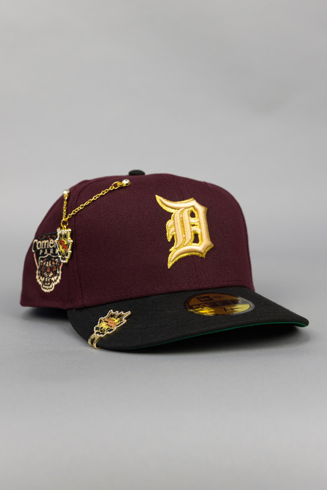 NEW ERA EXCLUSIVE 59FIFTY BURGUNDY/ BLACK DETROIT TIGERS W/ COMERICA PARK SIDE PATCH