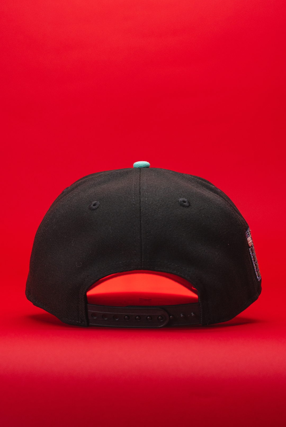 NEW ERA 9FIFTY A-FRAME BLACK/NAVY CHICAGO CUBS SNAPBACK W/ TOKYO SERIES SIDE PATCH