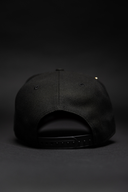 NEW ERA EXCLUSIVE 9FIFTY BLACKED OUT ATLANTA BRAVES SNAPBACK W/ 1999 WORLD SERIES SIDE PATCH