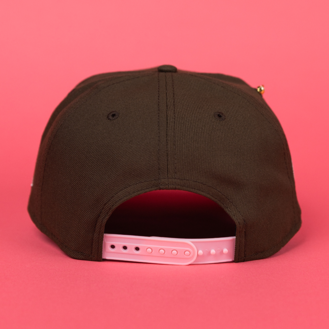 NEW ERA EXCLUSIVE 9FIFTY BROWN CHICAGO WHITE SOX SNAPBACK W/ COMISKEY PARK SIDE PATCH