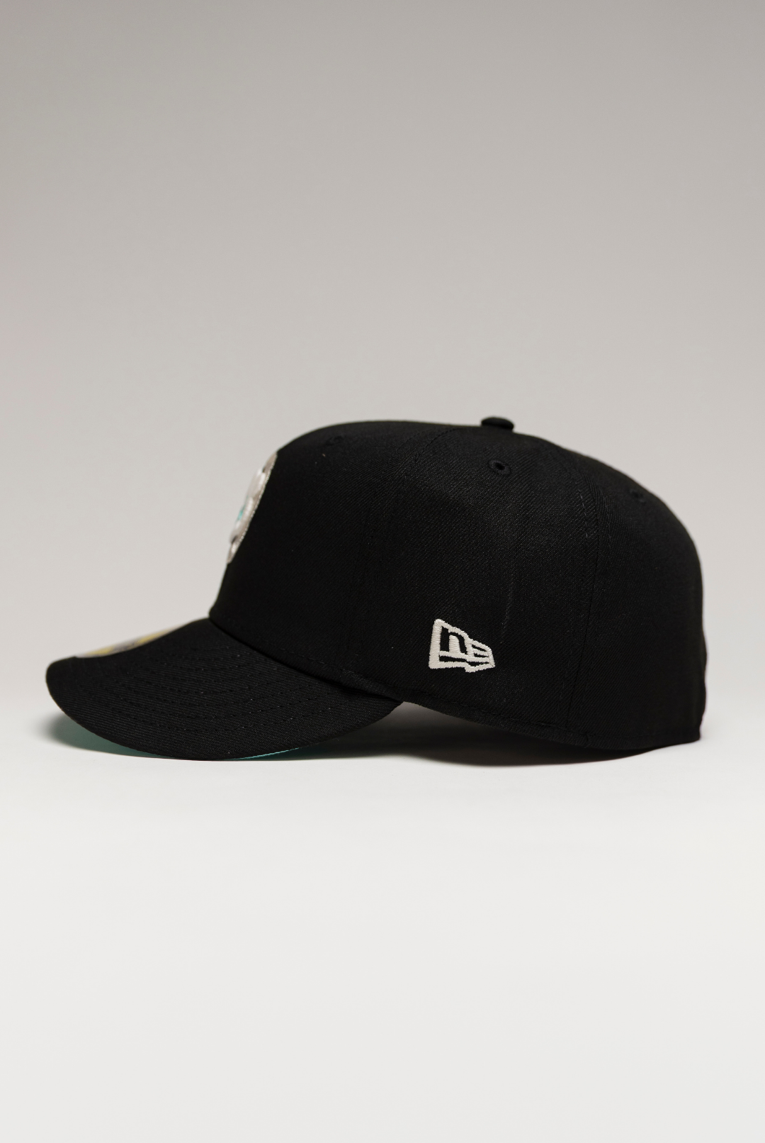 NEW ERA EXCLUSIVE 59FIFTY BLACK CHICAGO CUBS W/ BE ALERT-FOR FOUL SIDE PATCH