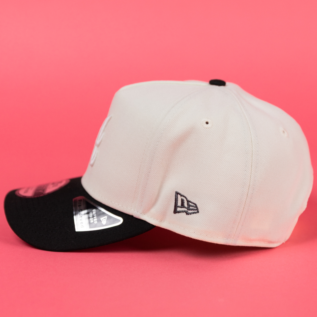 NEW ERA 9FIFTY A-FRAME CHROME/ BLACK ATLANTA BRAVES SNAPBACK W/ 1999 WORLD SERIES SIDE PATCH
