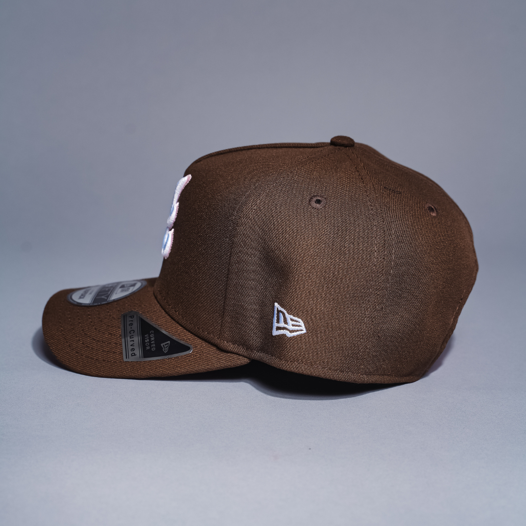 NEW ERA 9FIFTY A-FRAME BROWN ATLANTA BRAVES SNAPBACK W/ 1999 WORLD SERIES SIDE PATCH
