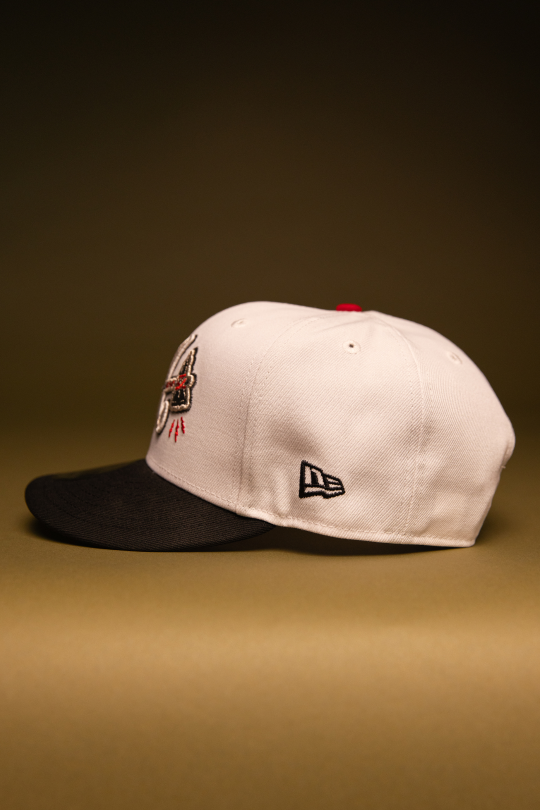 NEW ERA EXCLUSIVE 9FIFTY PEARL WHITE ATLANTA BRAVES SNAPBACK W/ 1995 WORLD SERIES SIDE PATCH