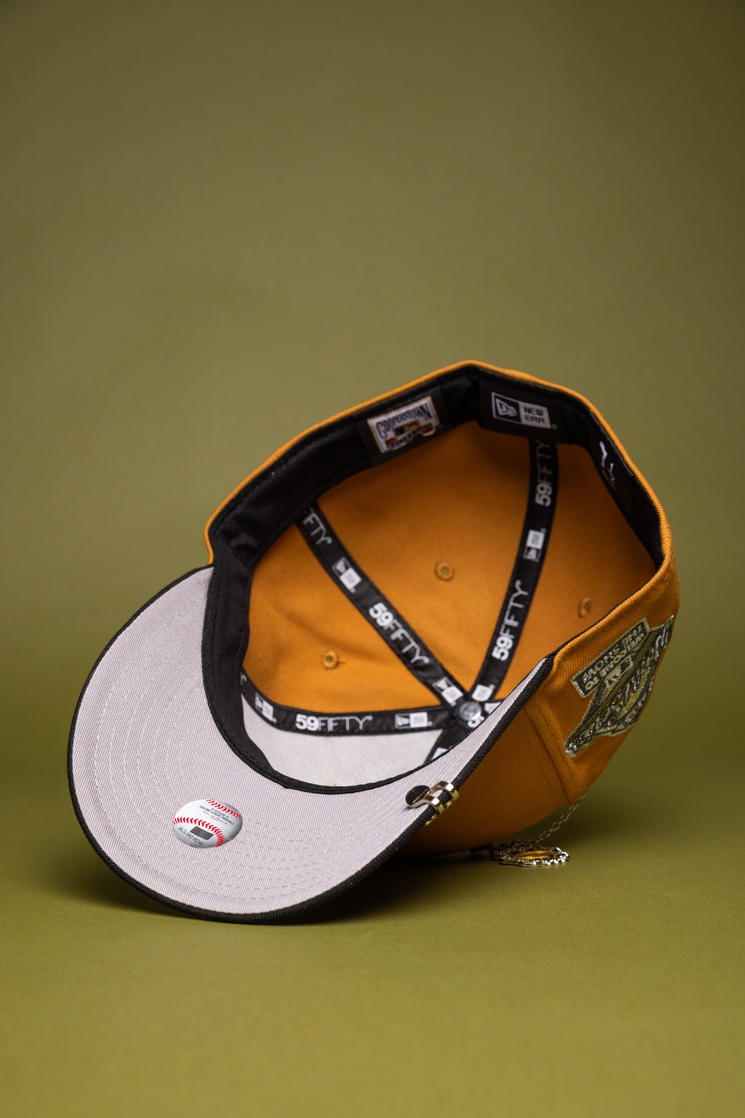 NEW ERA EXCLUSIVE 59FIFTY KHAKI/BLACK ATLANTA BRAVES W/ 1995 WORLD SERIES SIDE PATCH