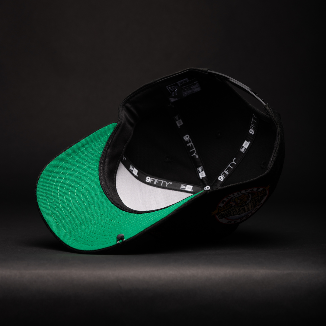 NEW ERA 9FIFTY A-FRAME BLACK CHICAGO BLACKHAWKS SNAPBACK W /CHICAGO STADIUM SIDE PATCH