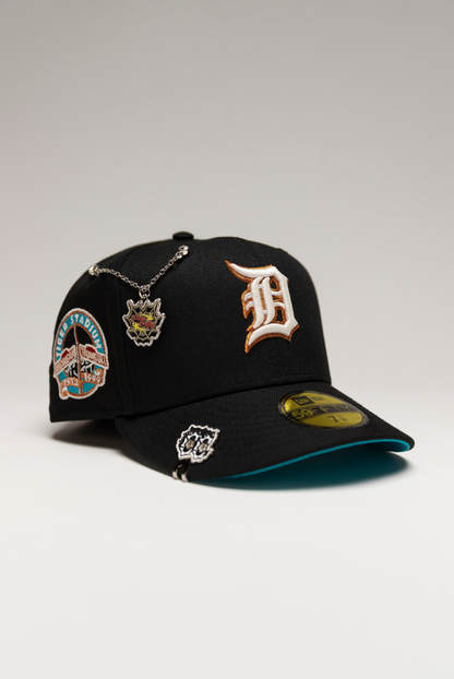 NEW ERA EXCLUSIVE 59FIFTY BLACK DETROIT TIGERS W/ TIGER STADIUM SIDE PATCH