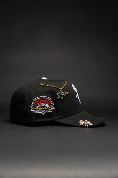 NEW ERA EXCLUSIVE 59FIFTY BLACK CHICAGO WHITE SOX W/ HEART + COMISKEY PARK SIDE PATCH