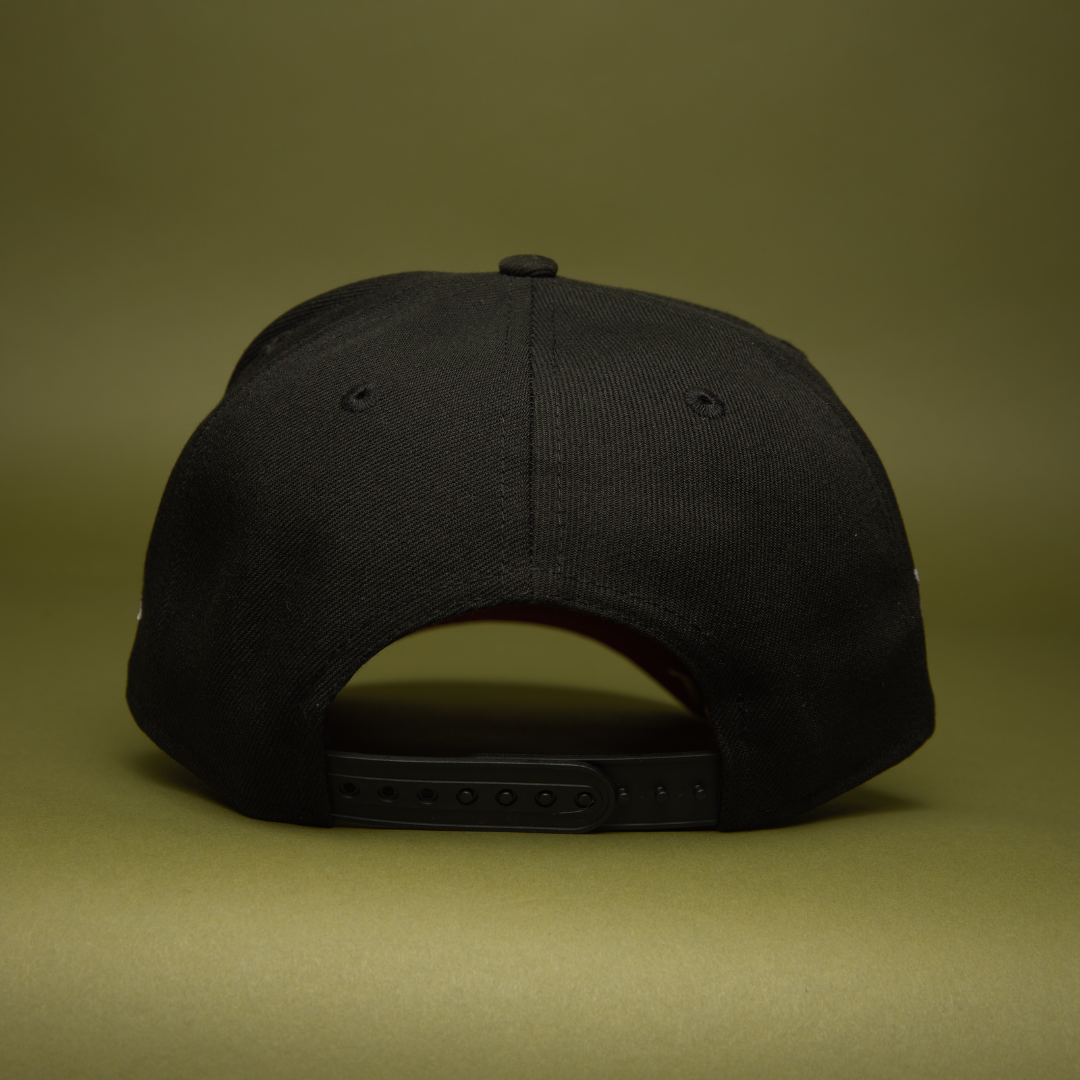 NEW ERA 9FIFTY A-FRAME BLACK CHIACGO WHITE SOX SNAPBACK W/ 2005 WORLD SERIES SIDE PATCH
