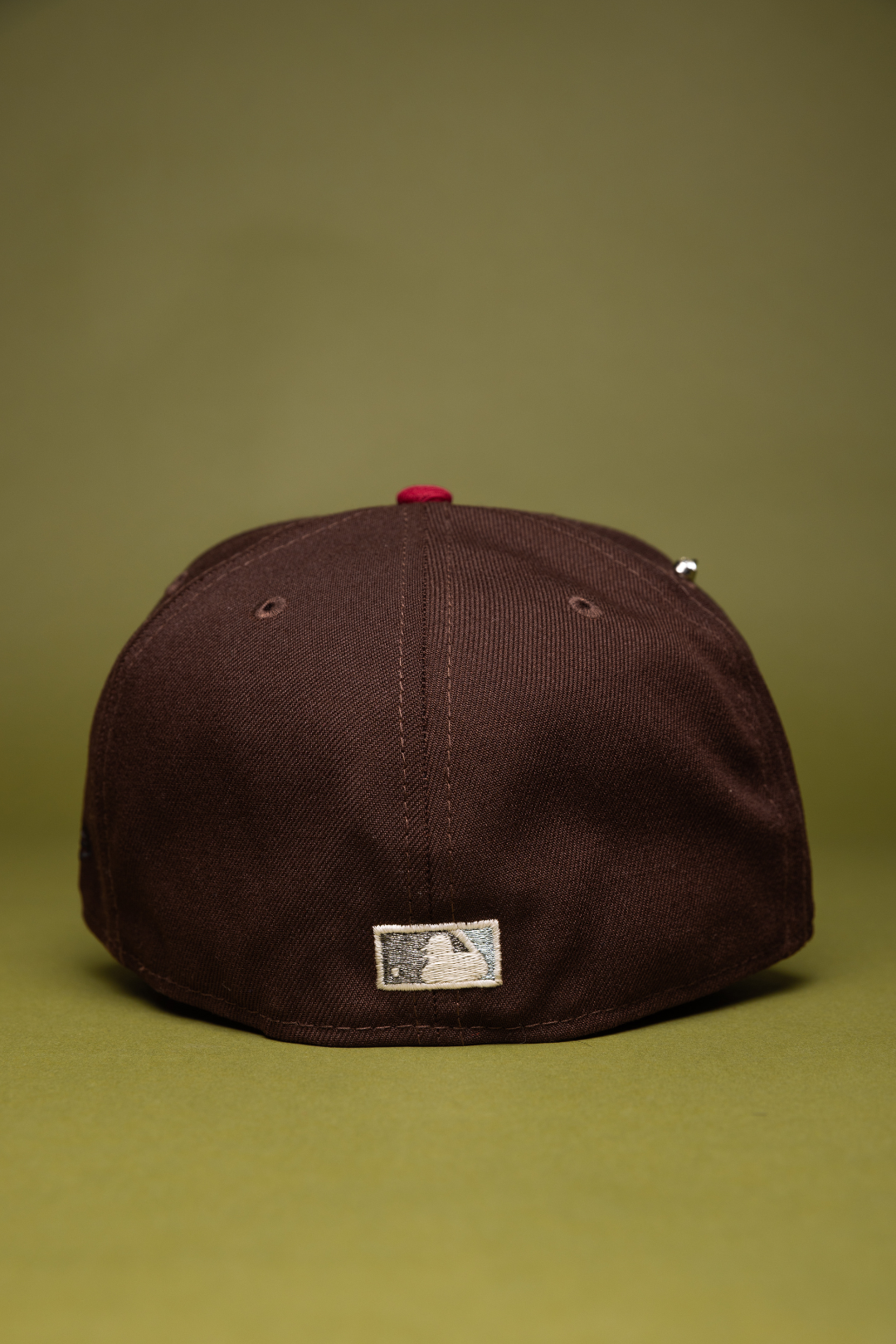NEW ERA EXCLUSIVE 59FIFTY BROWN/BLACK ATLANTA BRAVES W/ 1999 WORLD SERIES SIDE PATCH