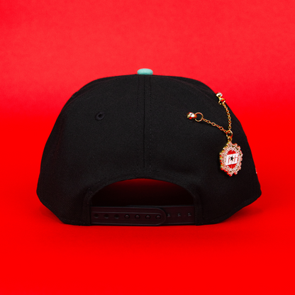NEW ERA 9FIFTY A-FRAME BLACK/ NAVY NEW YORK YANKEES SNAPBACK W/ 2000 WORLD SERIES CHAMPIONS SIDE PATCH