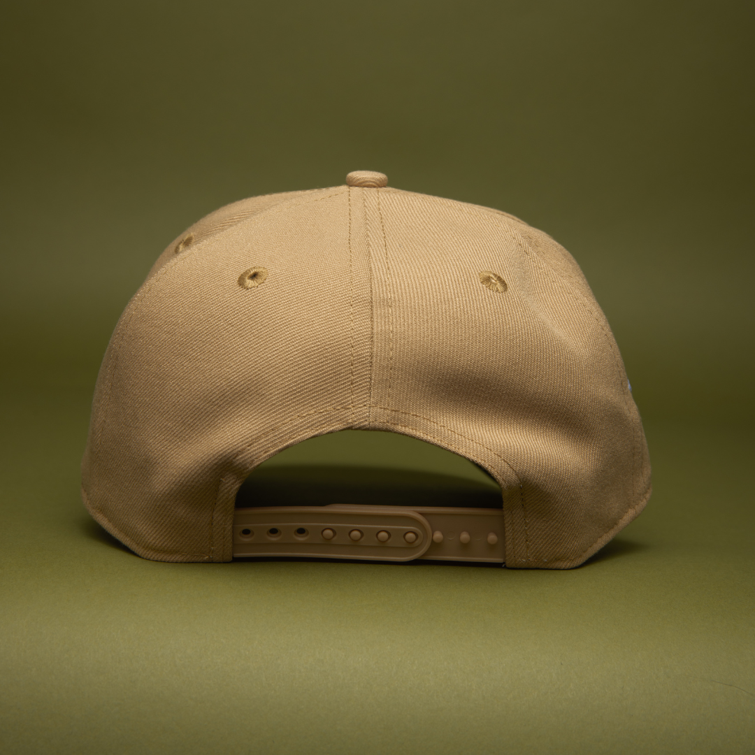 NEW ERA 9FIFTY A-FRAME LIGHT KHAKI NEW YORK YANKEES SNAPBACK W/ 1999 WORLD SERIES SIDE PATCH