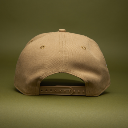 NEW ERA 9FIFTY A-FRAME LIGHT KHAKI NEW YORK YANKEES SNAPBACK W/ 1999 WORLD SERIES SIDE PATCH